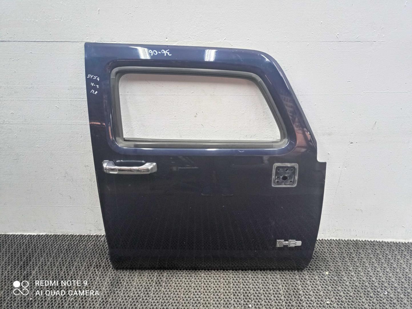 Петля двери передней