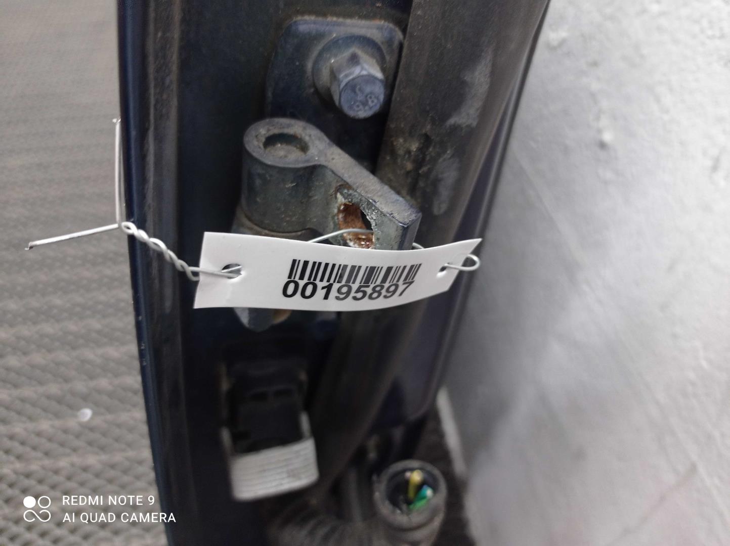 Петля двери передней