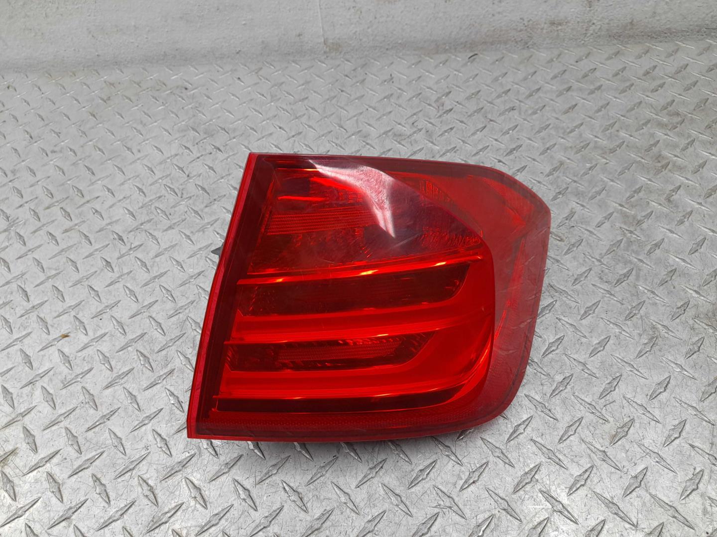 Фонарь задний наружный правый