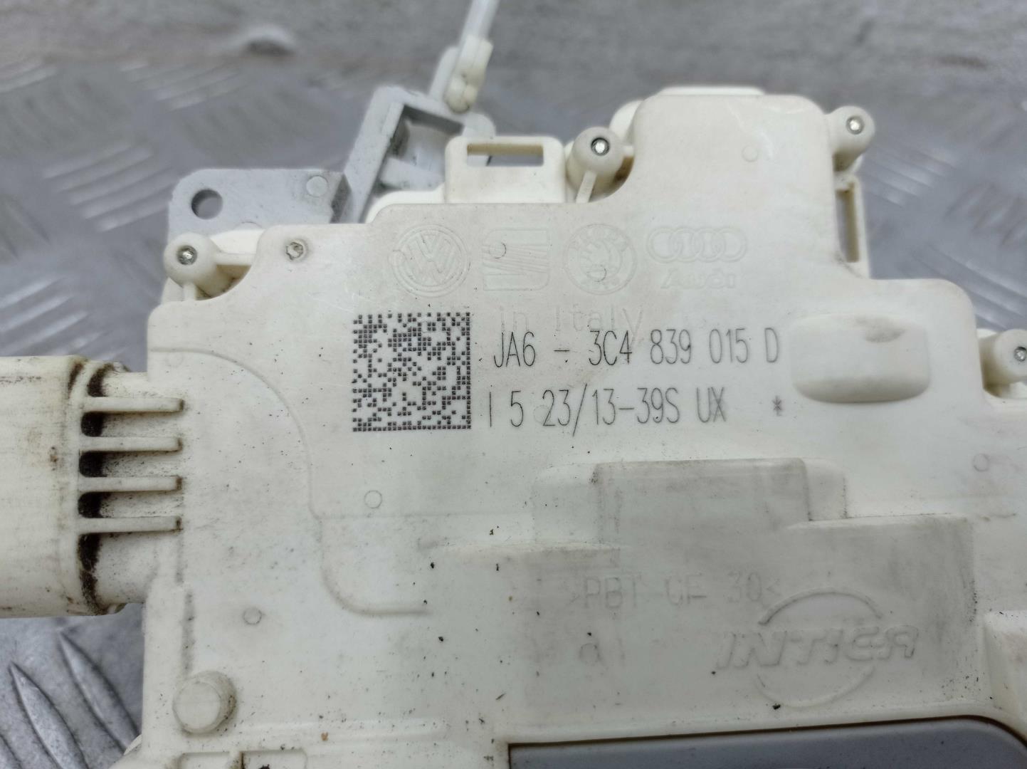 Замок двери задней левой