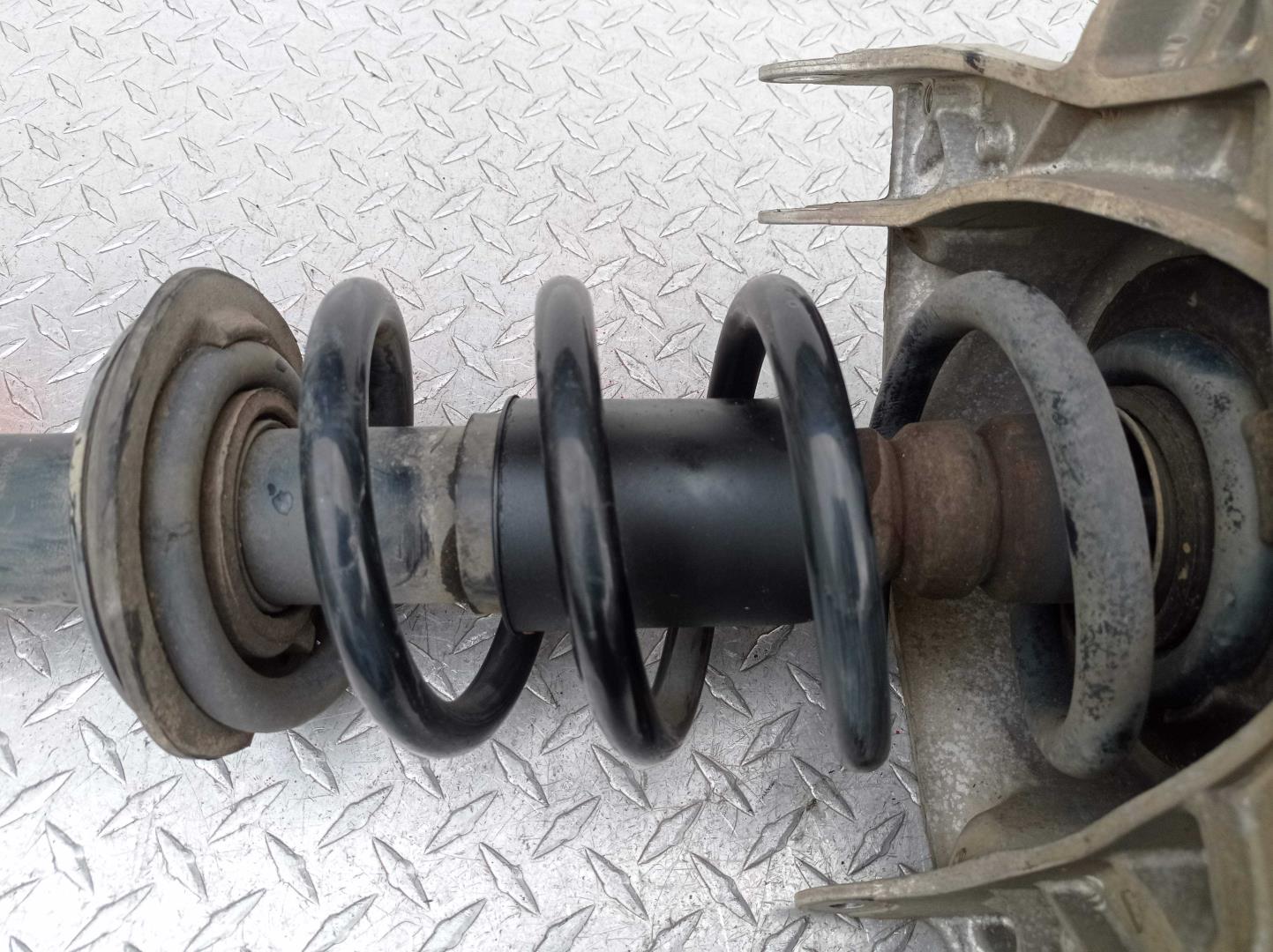 Амортизатор передний левый