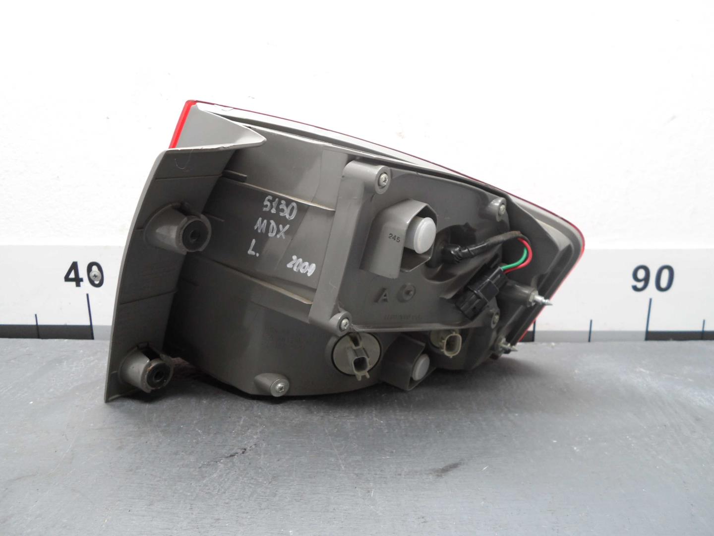 Фонарь задний наружный левый