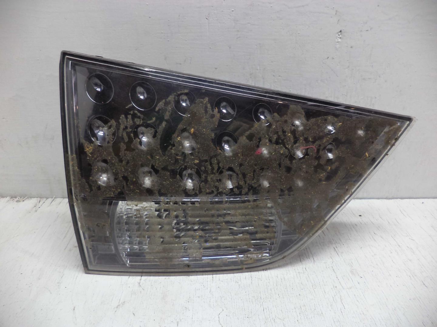 Фонарь задний внутренний левый