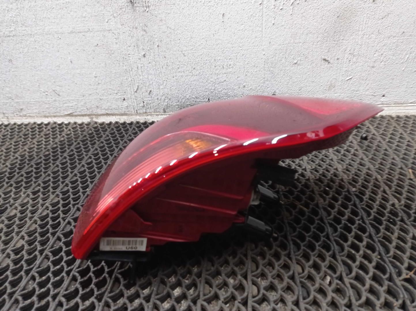 Фонарь задний наружный правый