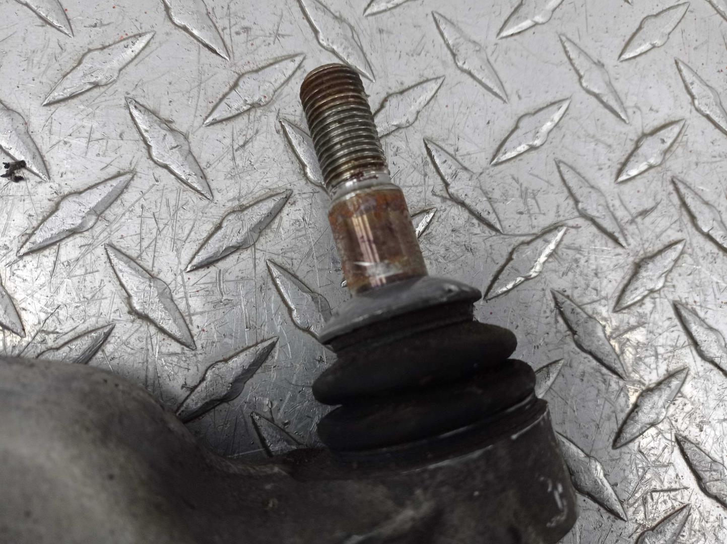 Рычаг передний нижний левый