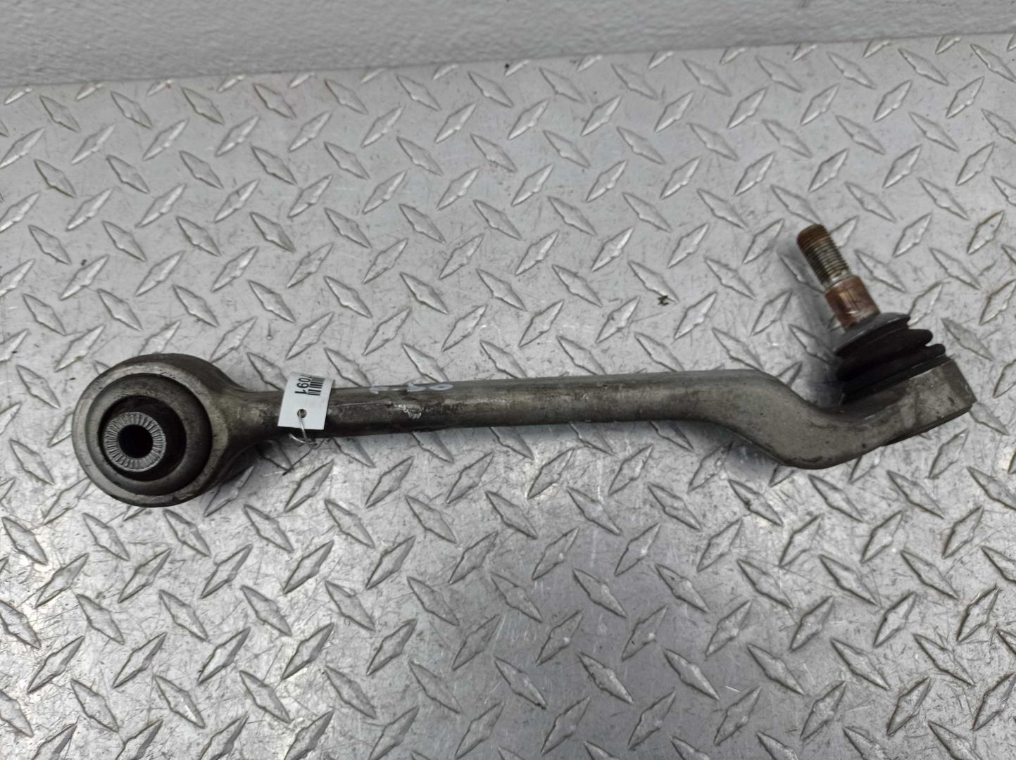 Рычаг передний нижний левый