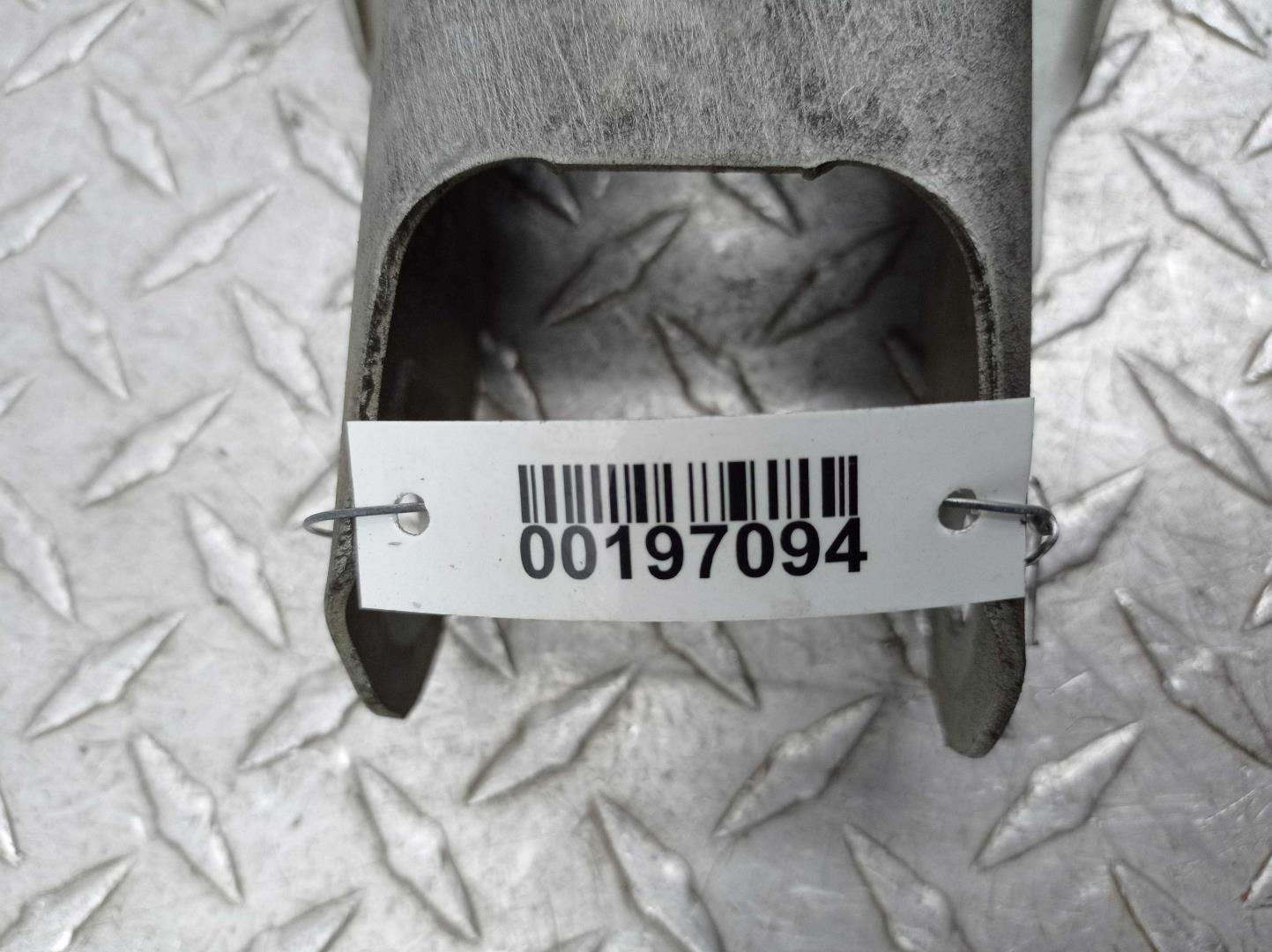 Рычаг задний нижний правый