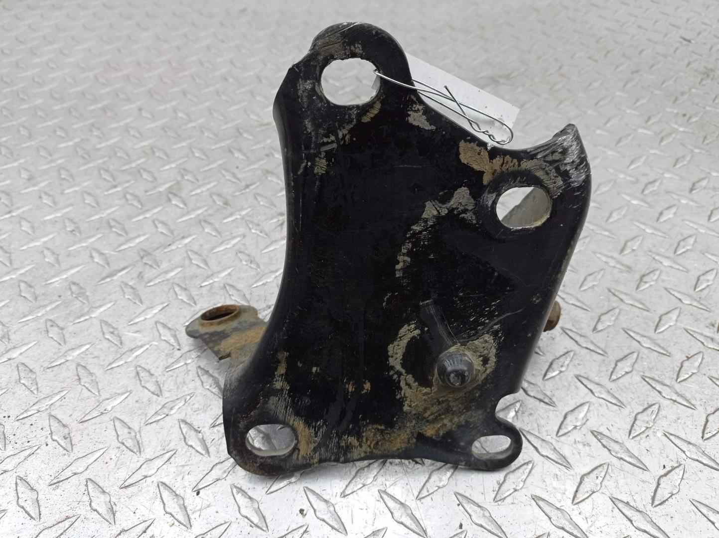 Кронштейн задней балки