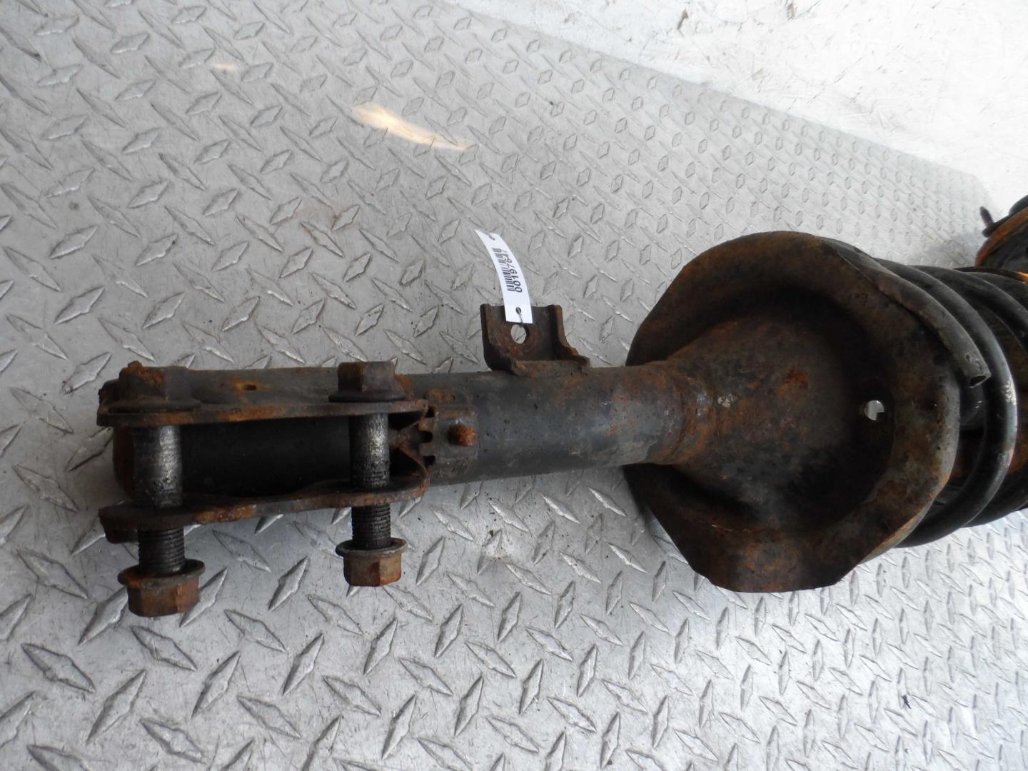 Амортизатор передний правый