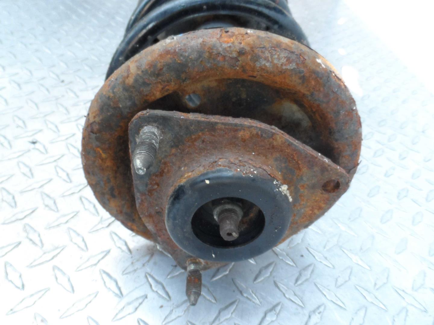 Амортизатор передний правый