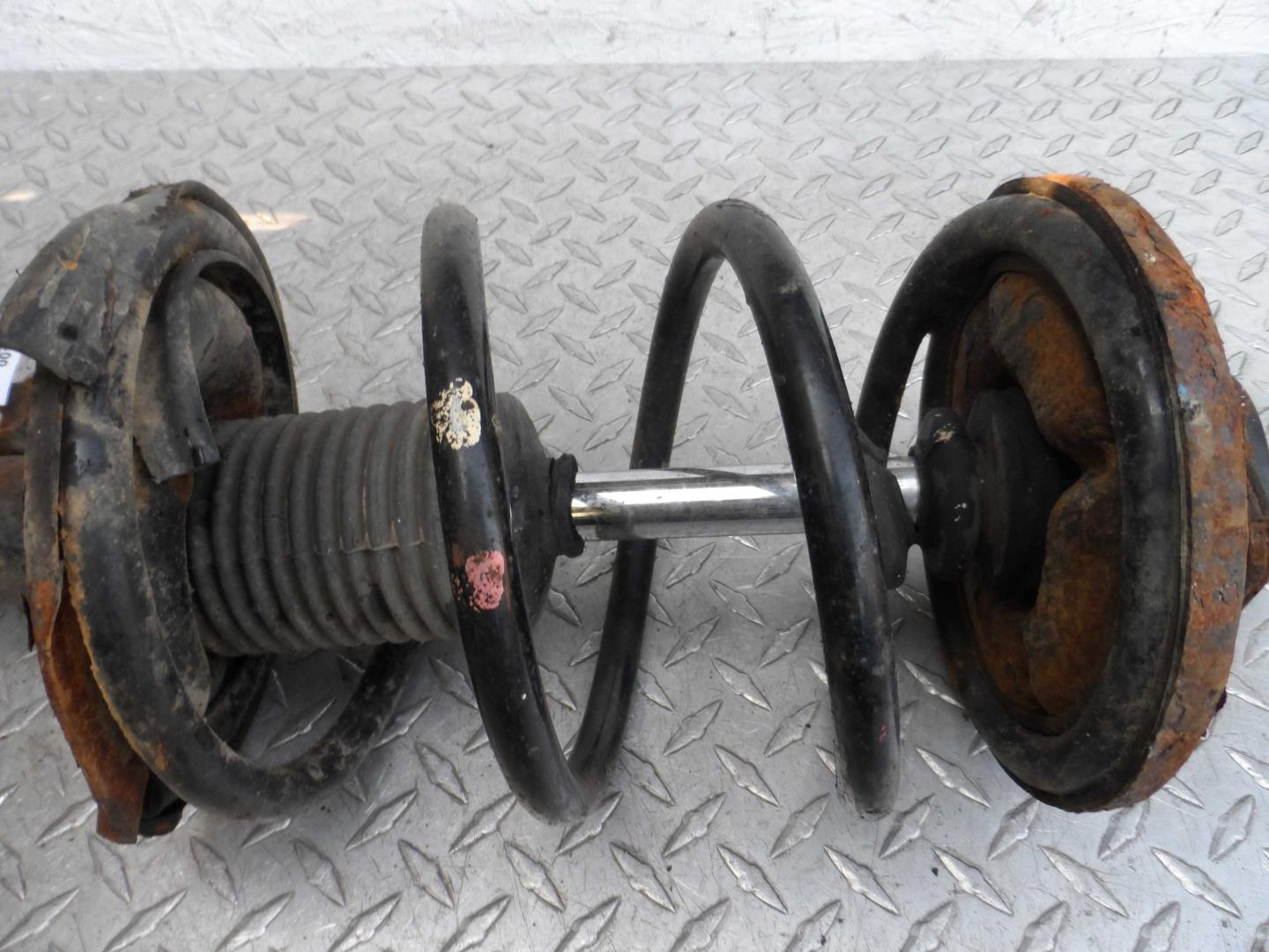 Амортизатор передний правый