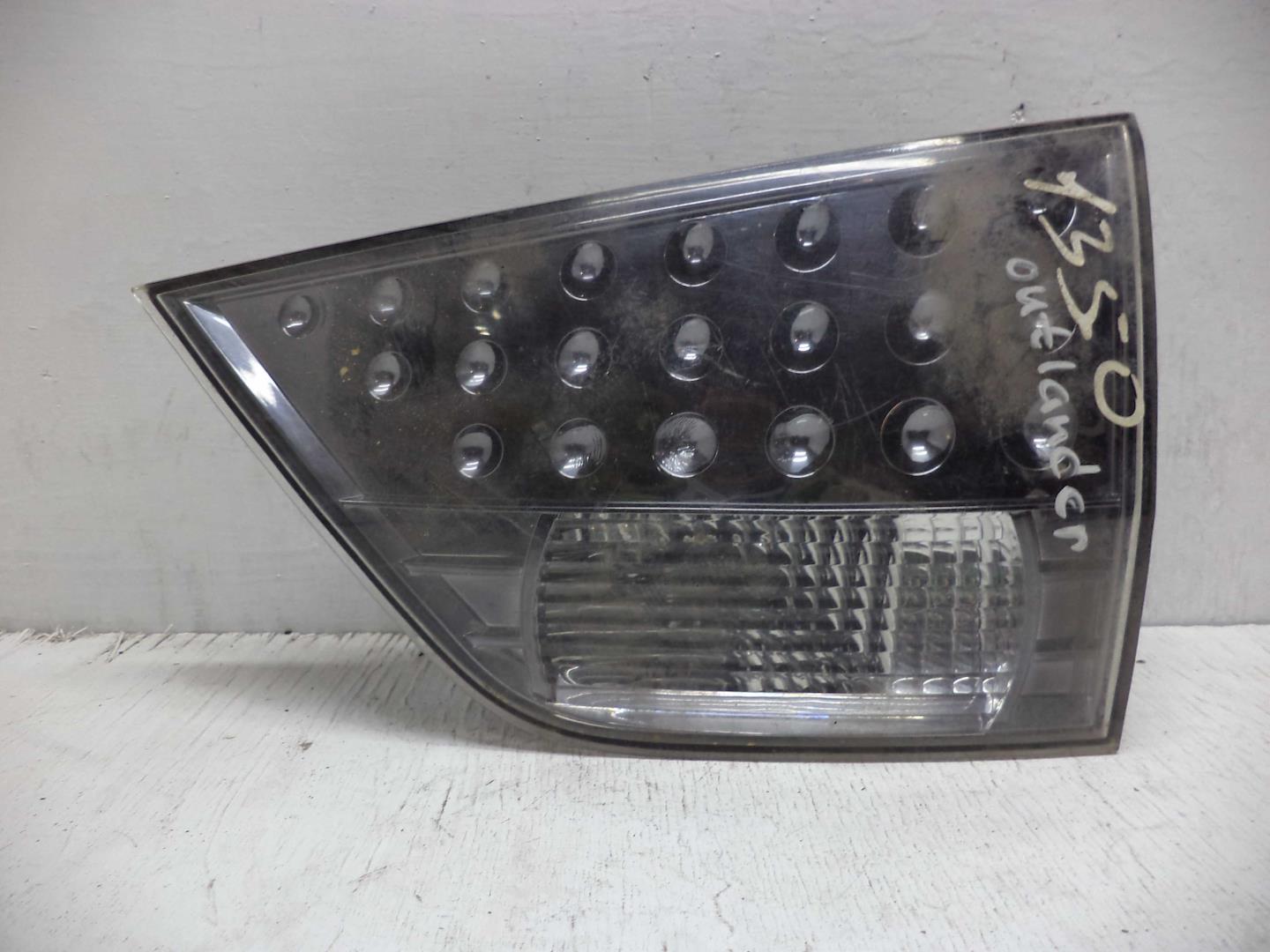 Фонарь задний внутренний правый