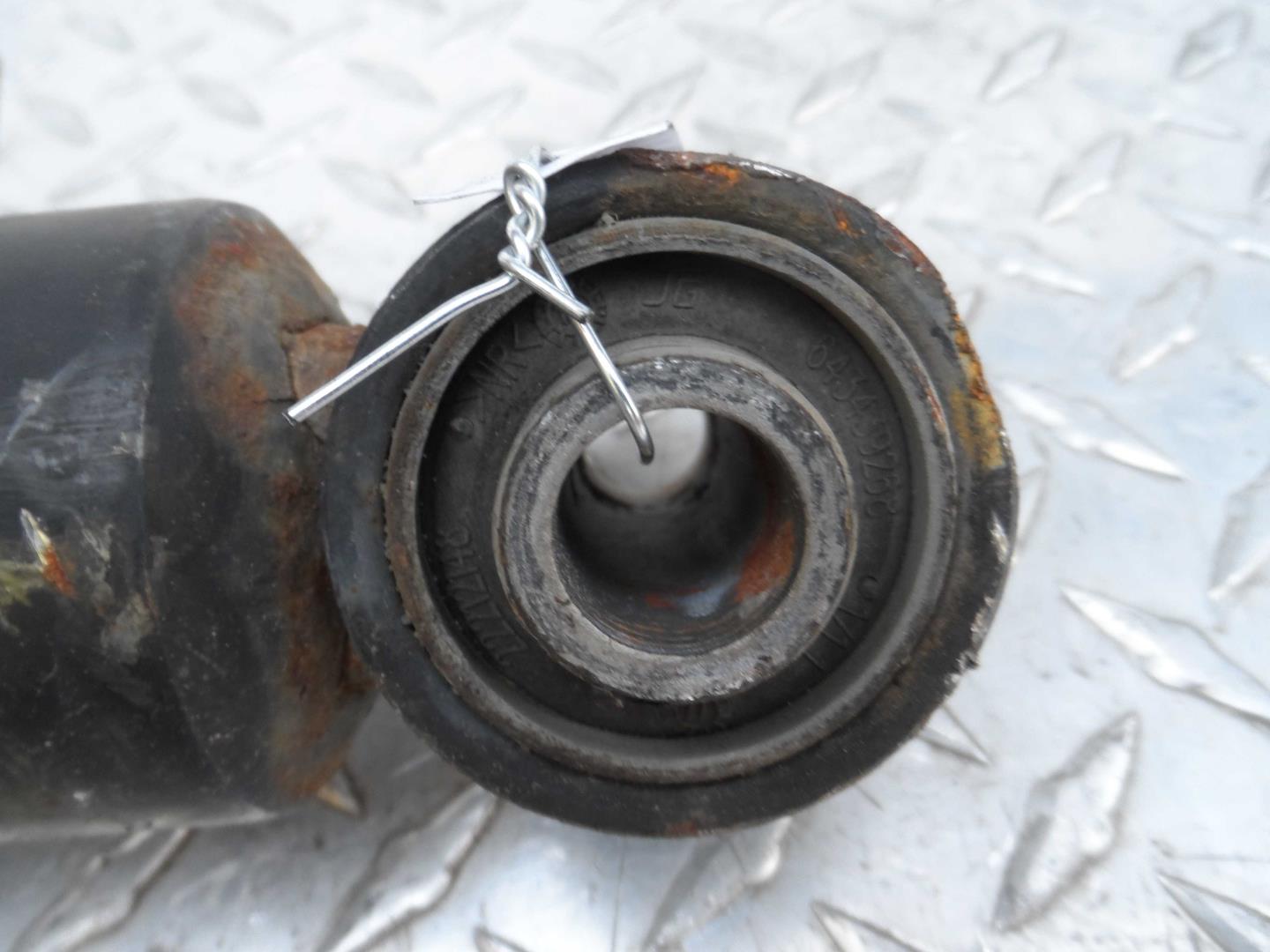 Амортизатор задний левый