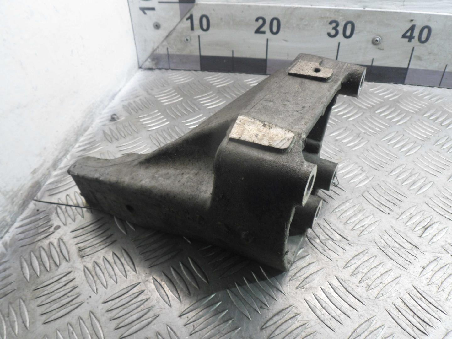 Кронштейн двигателя