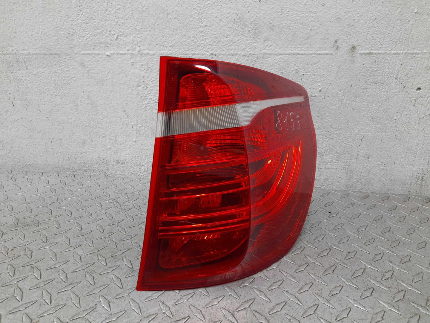 Фонарь задний наружный правый