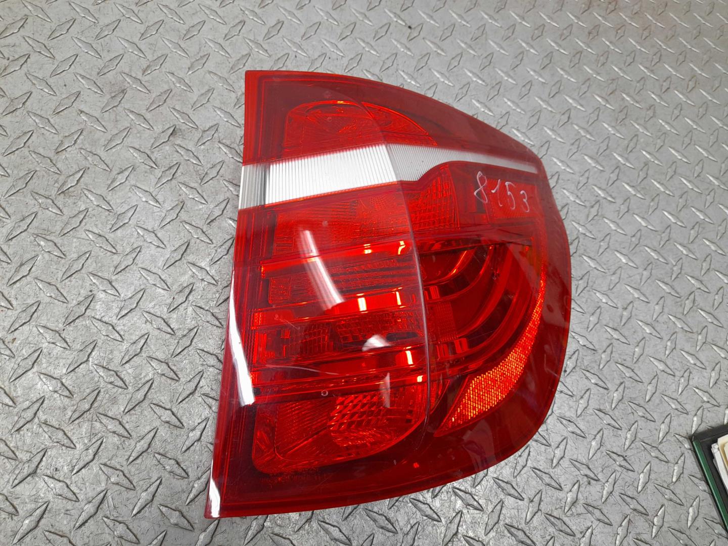 Фонарь задний наружный правый