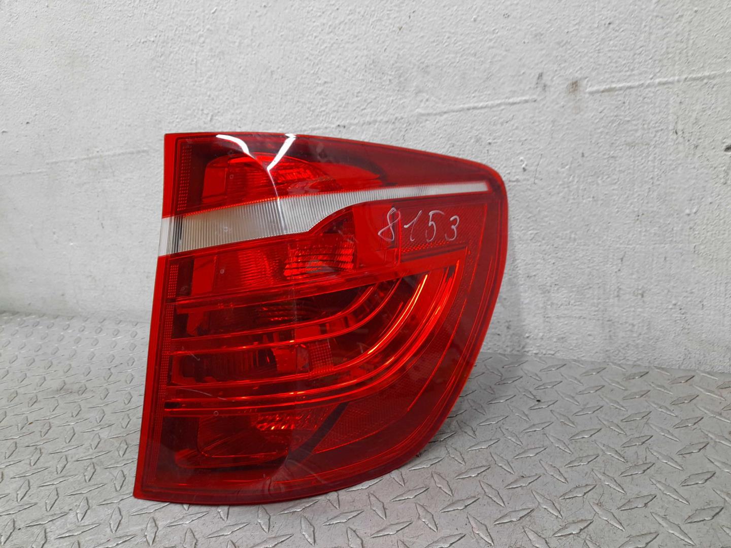 Фонарь задний наружный правый