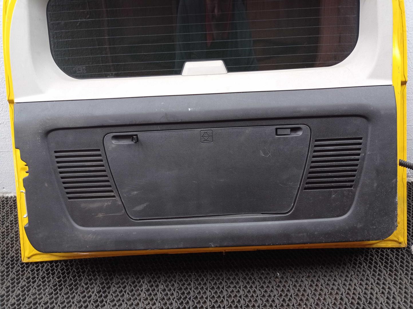 Замок багажника