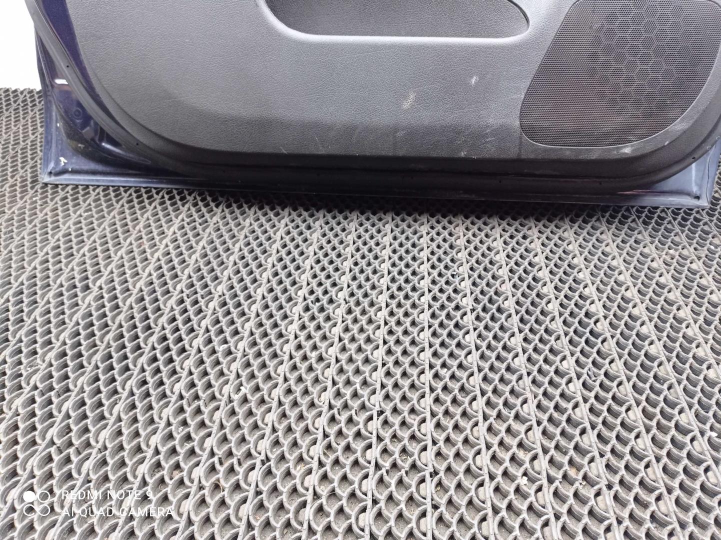 Замок двери передней левой