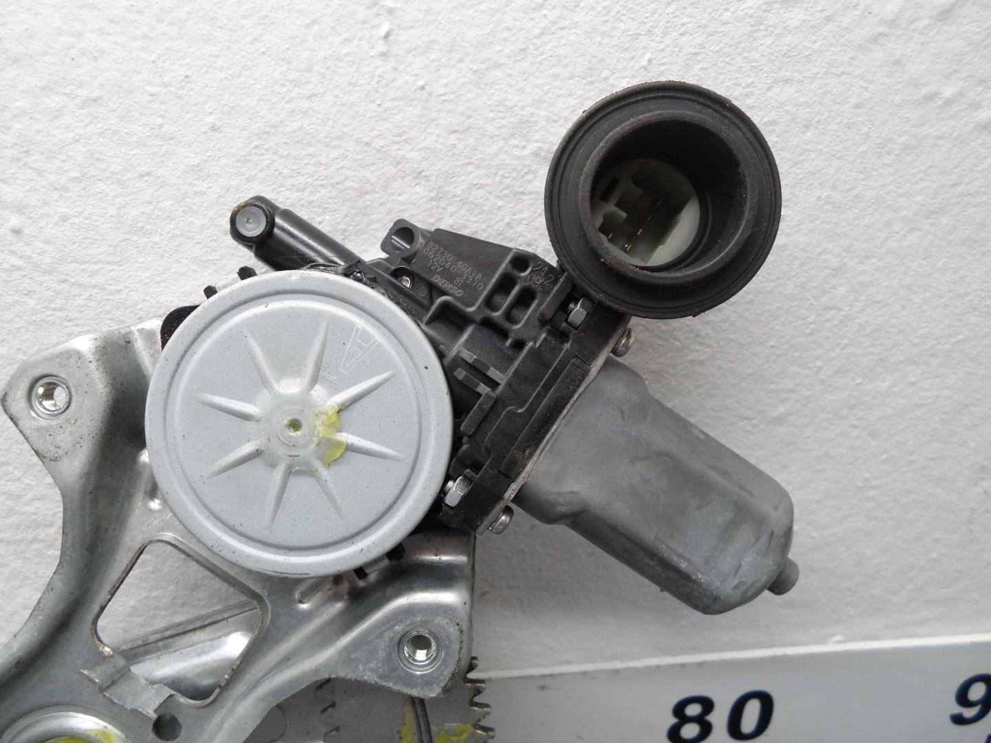 Стеклоподъемник электр. задний правый