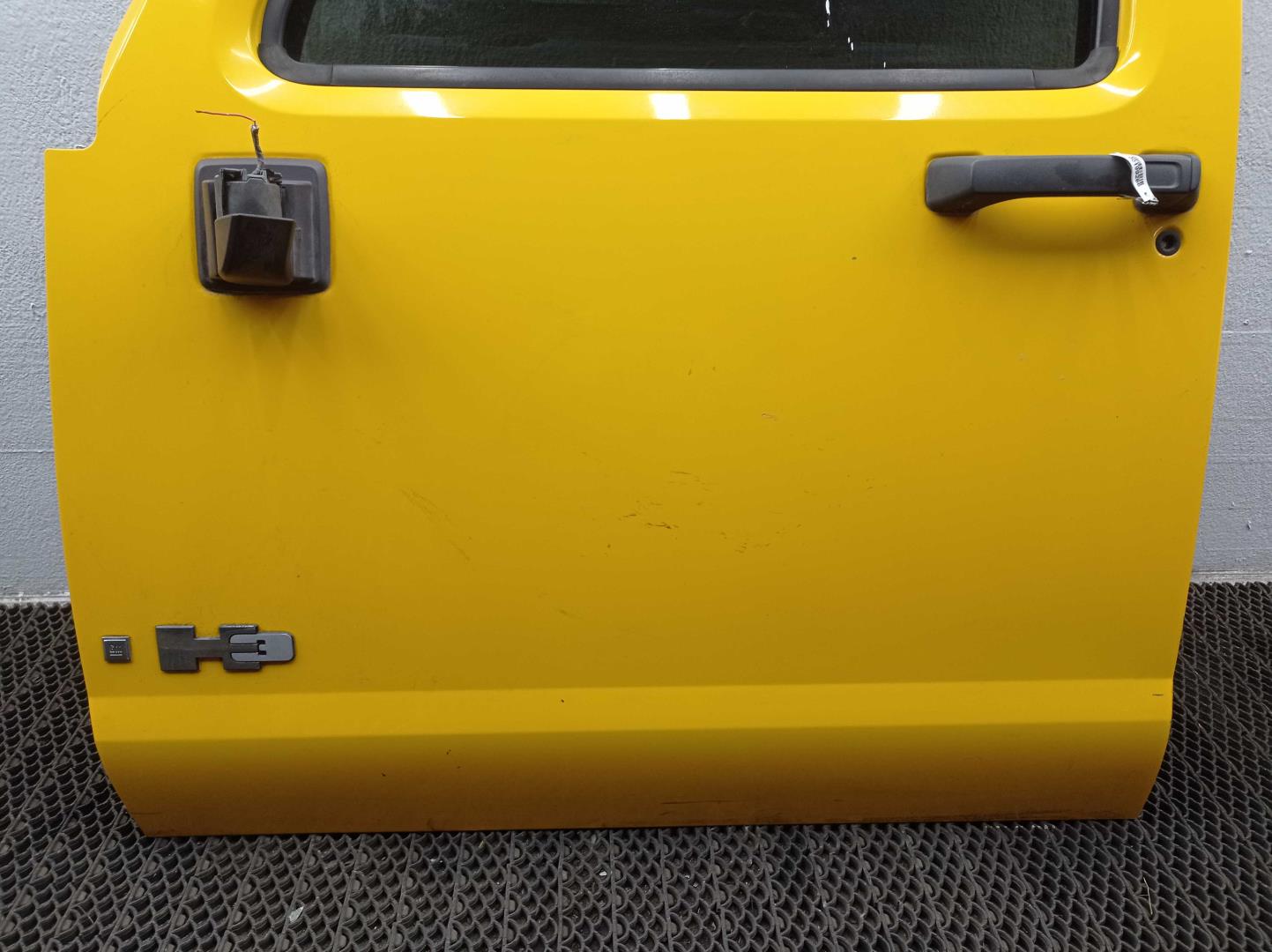 Петля двери передней