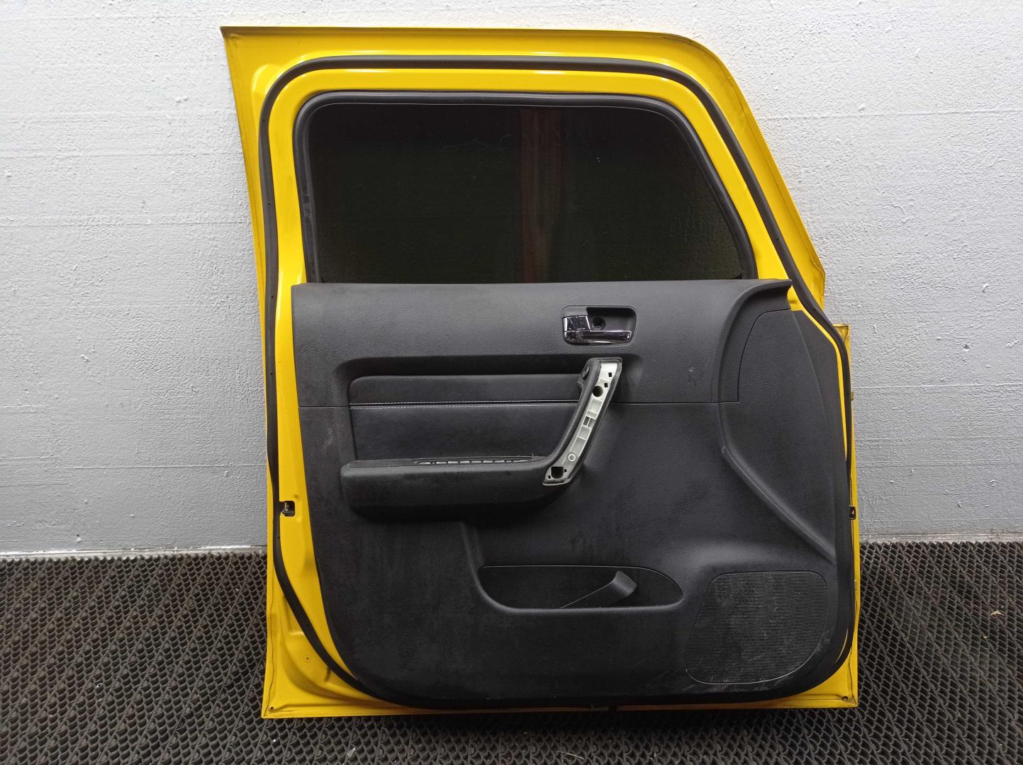 Петля двери передней