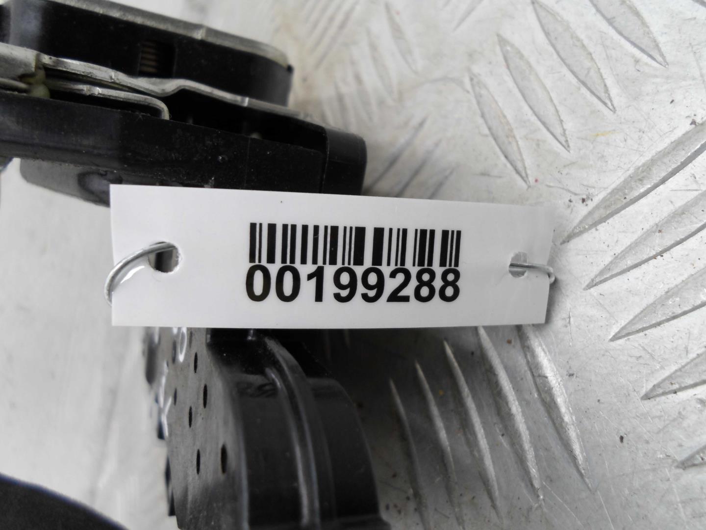 Замок двери задней левой