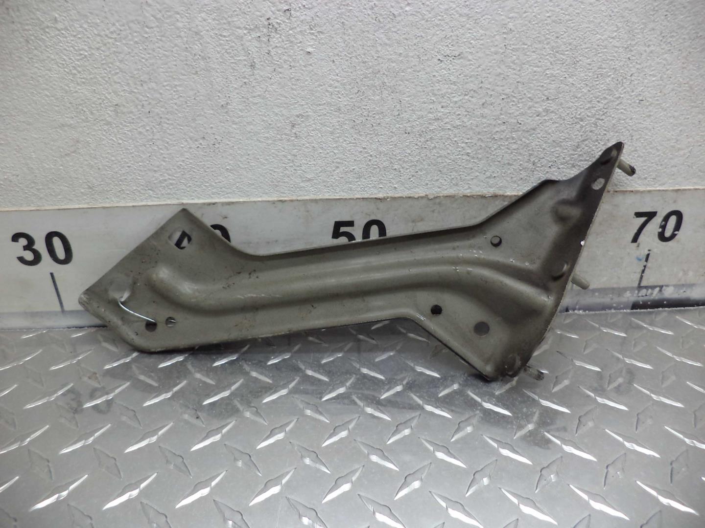 Кронштейн крепления крыла