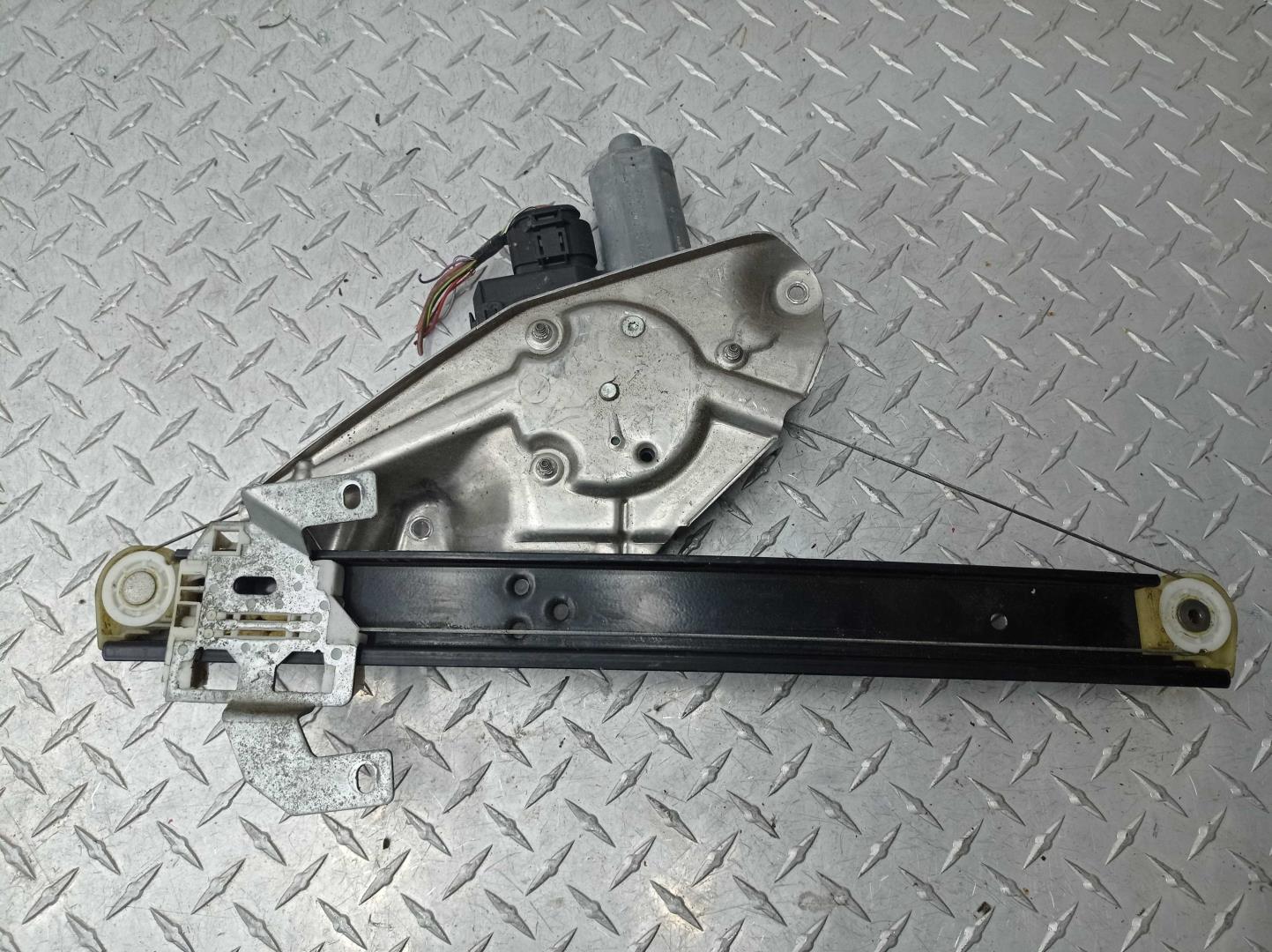 Стеклоподъемник электр. задний левый