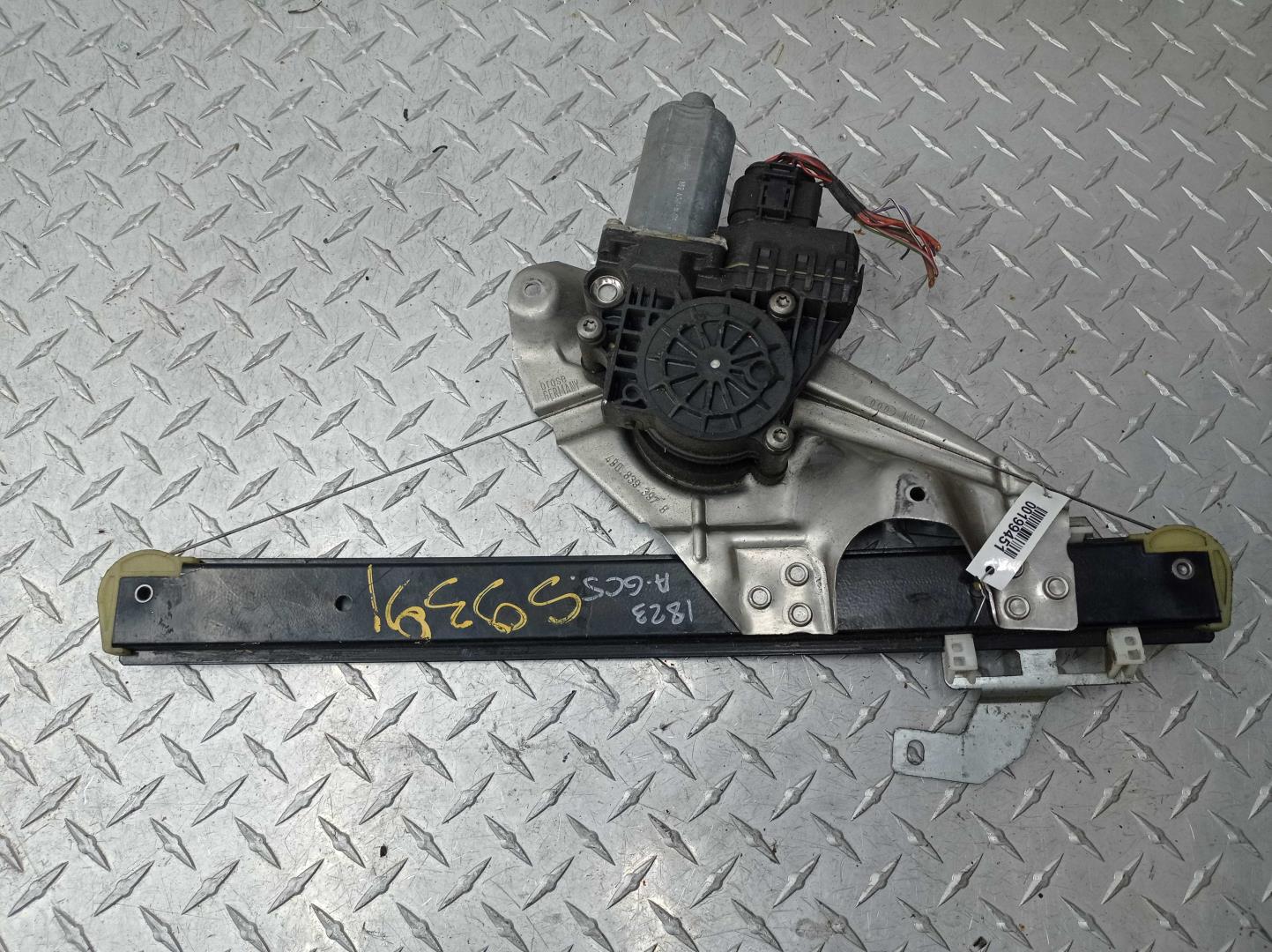 Стеклоподъемник электр. задний левый