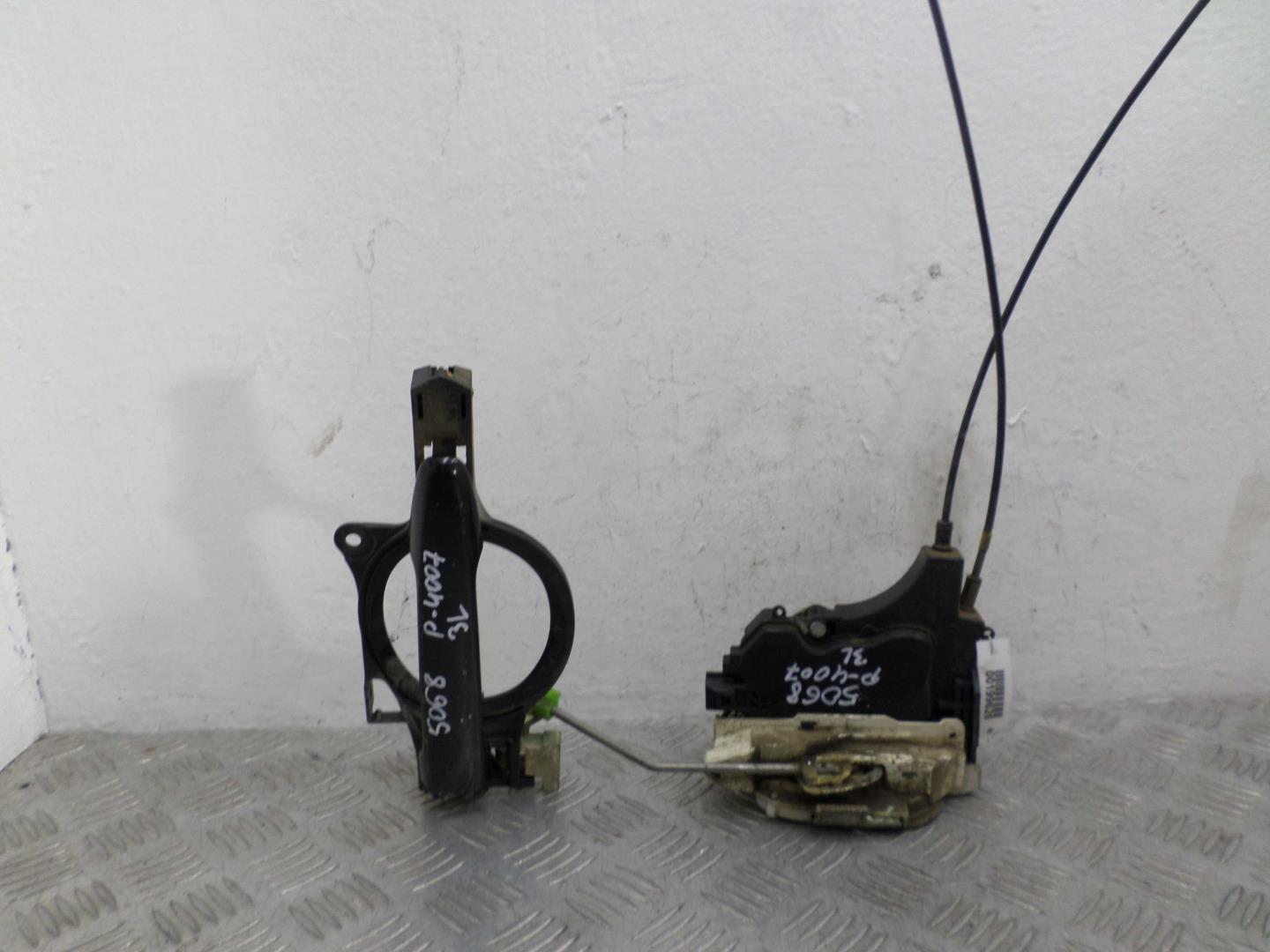 Замок двери задней левой