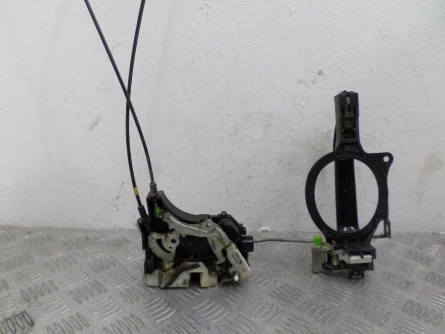 Замок двери задней левой