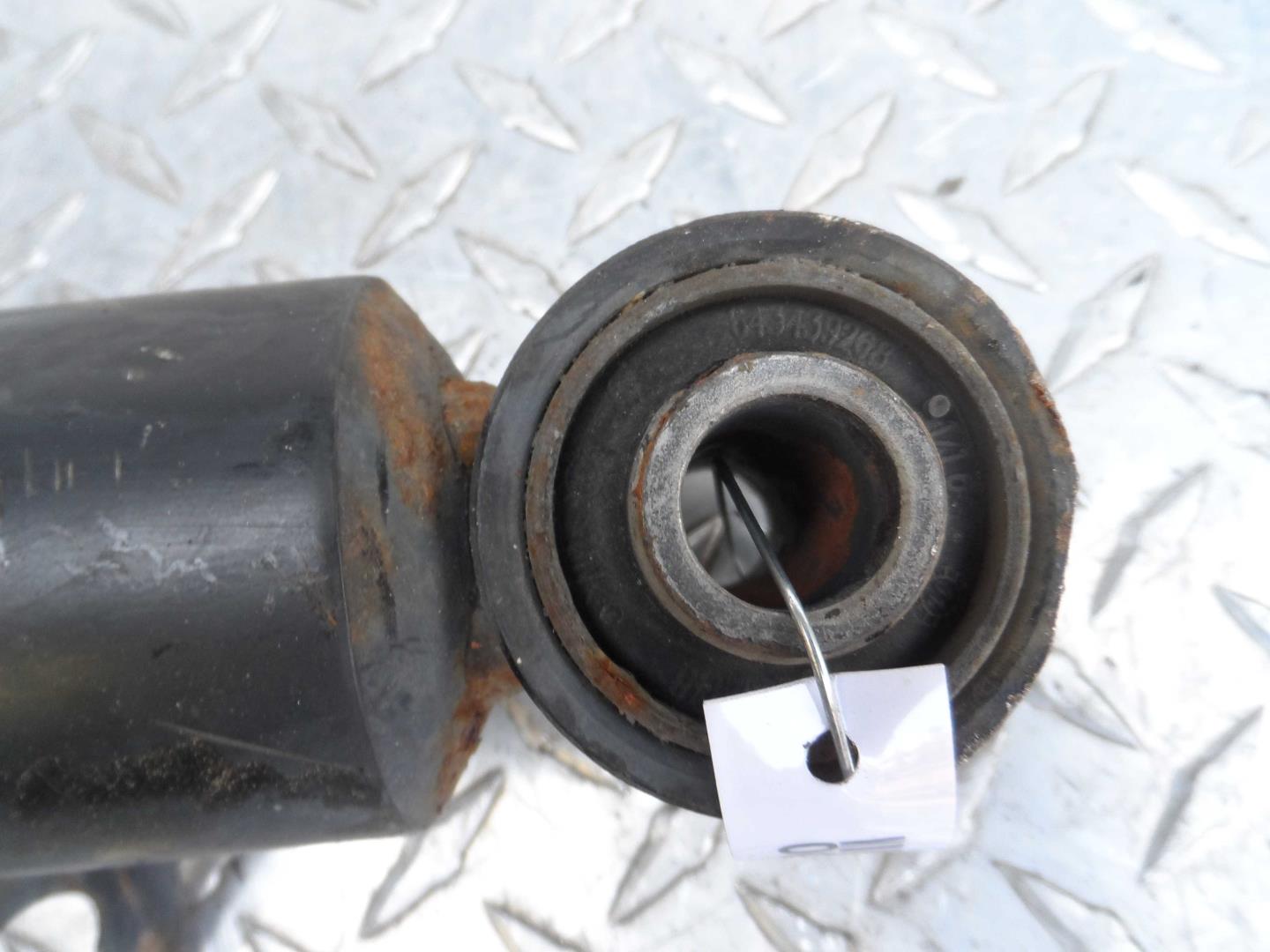 Амортизатор задний правый