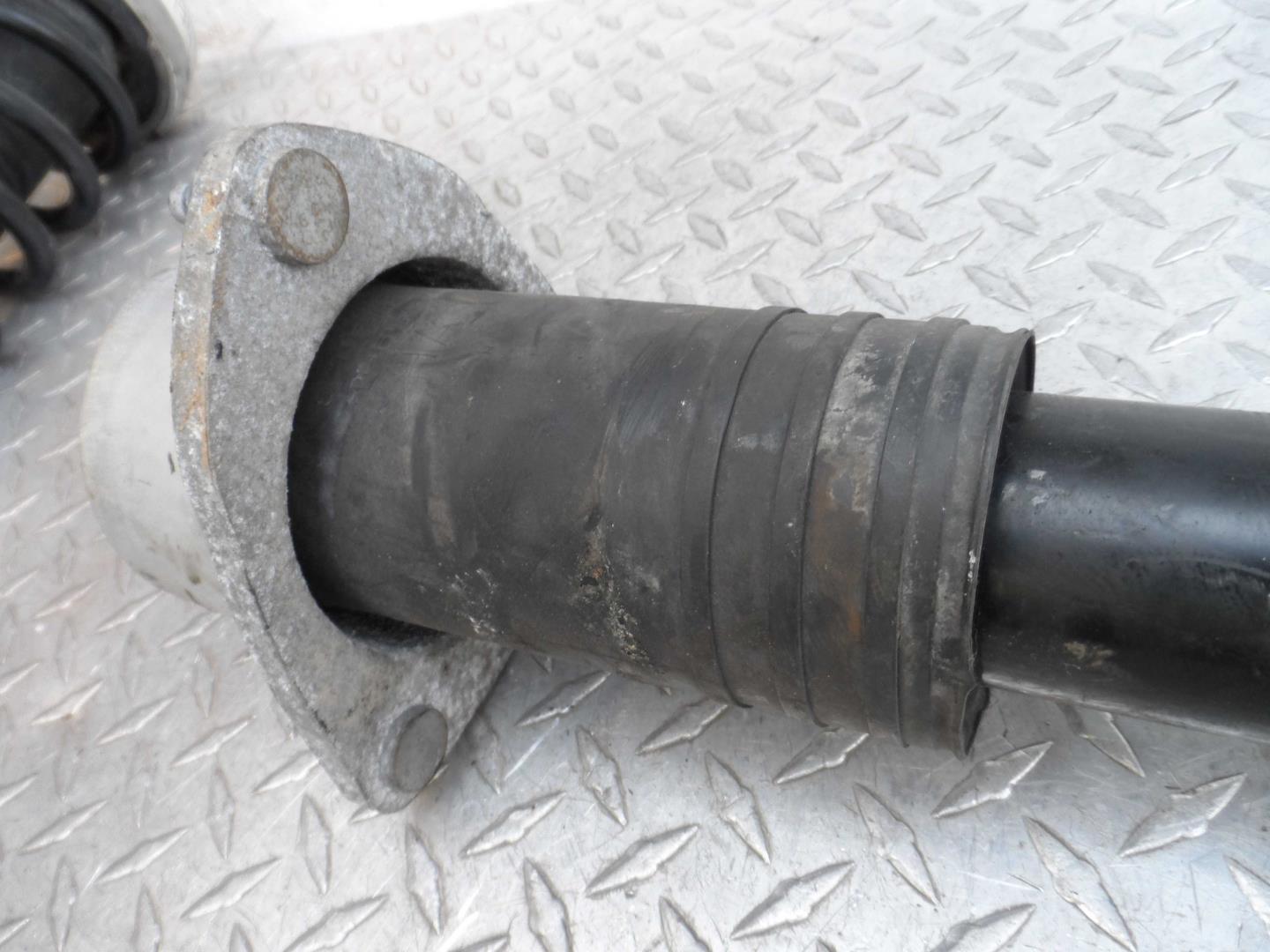 Амортизатор задний правый