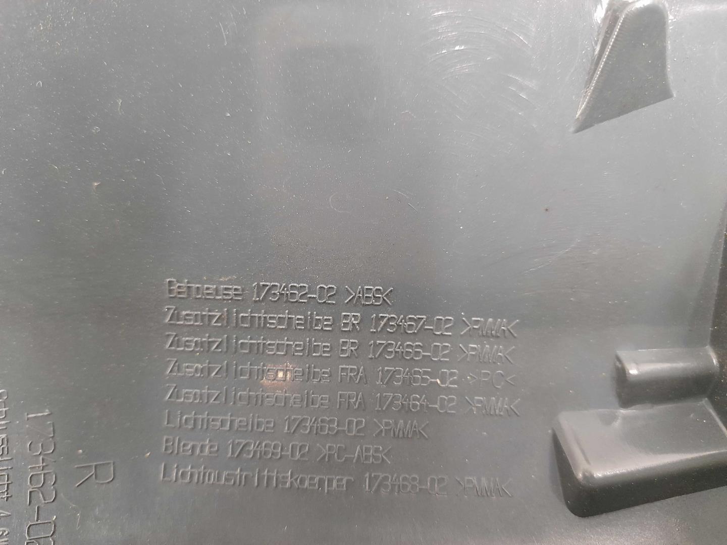 Фонарь задний наружный правый