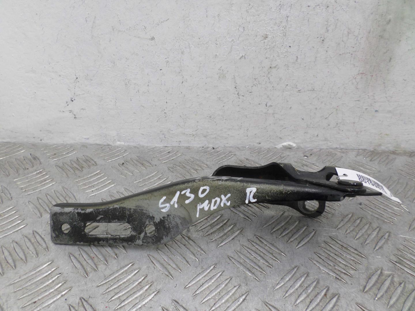 Петля капота правая