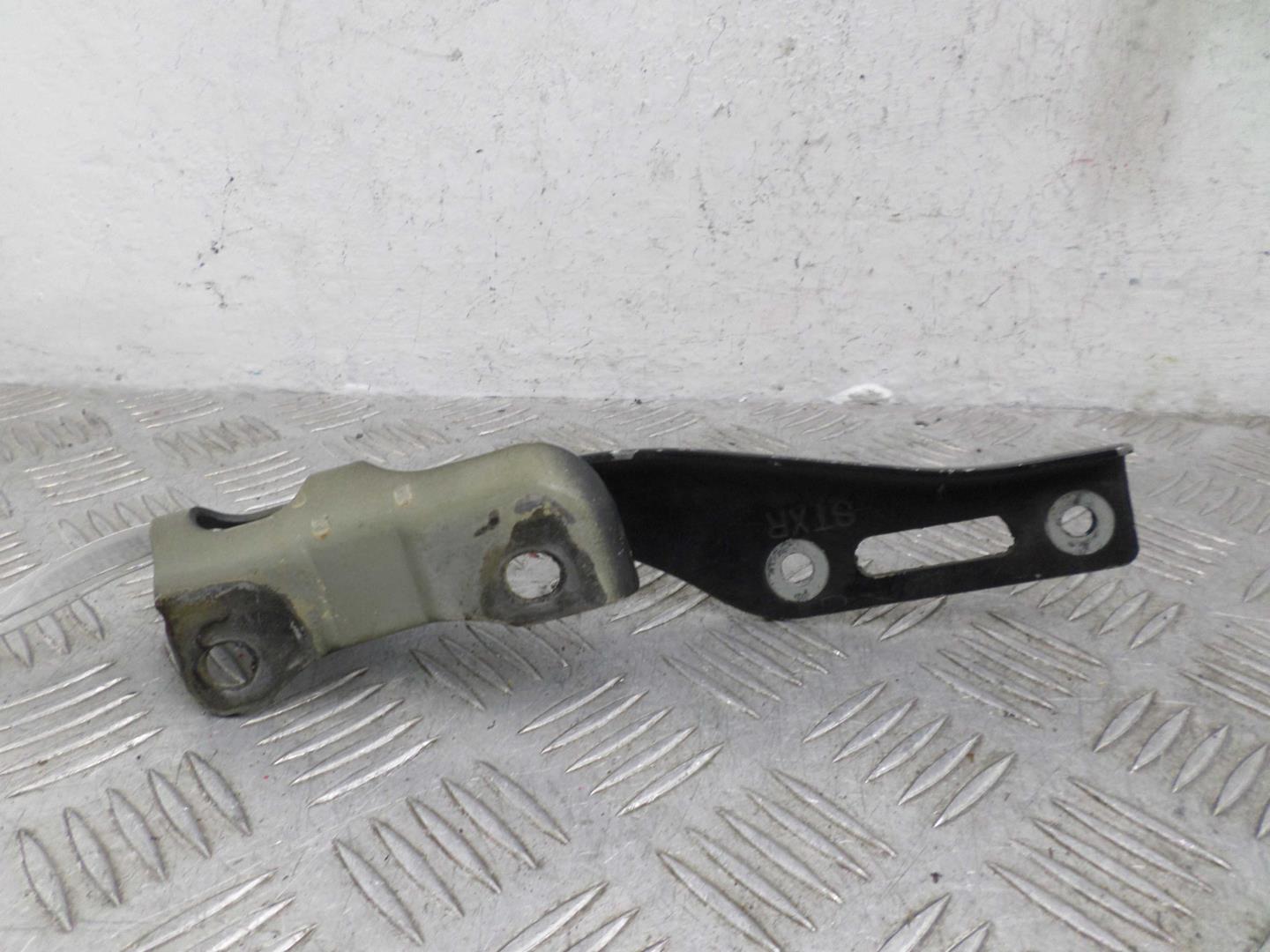 Петля капота правая