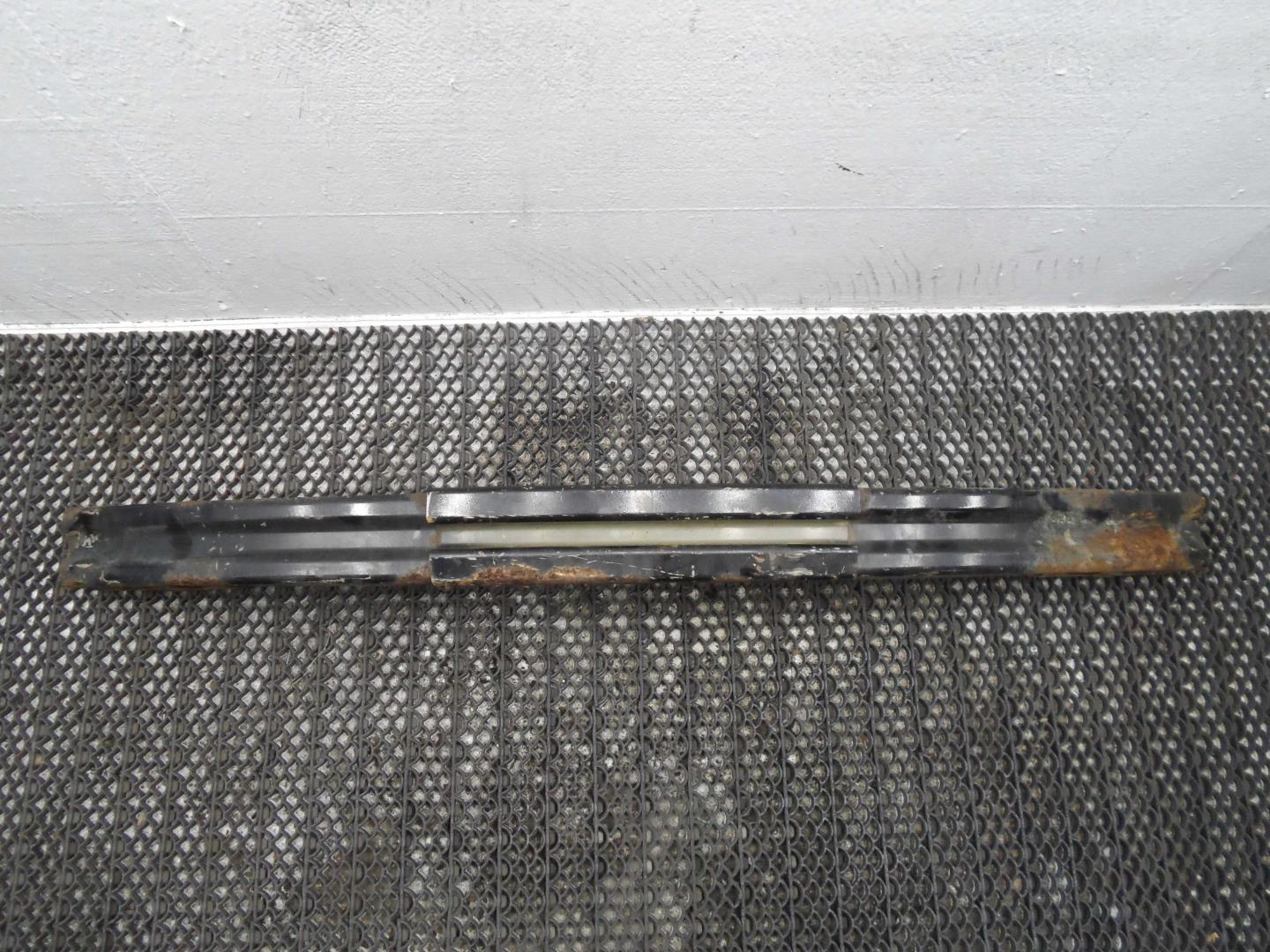 Усилитель переднего бампера