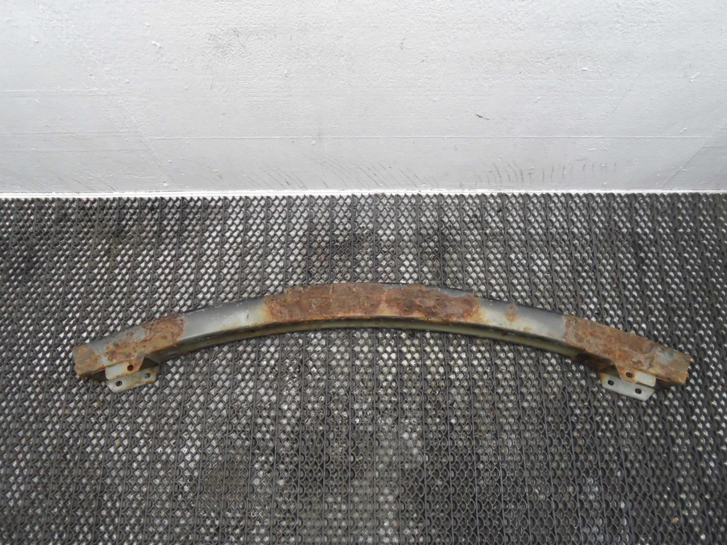 Усилитель переднего бампера