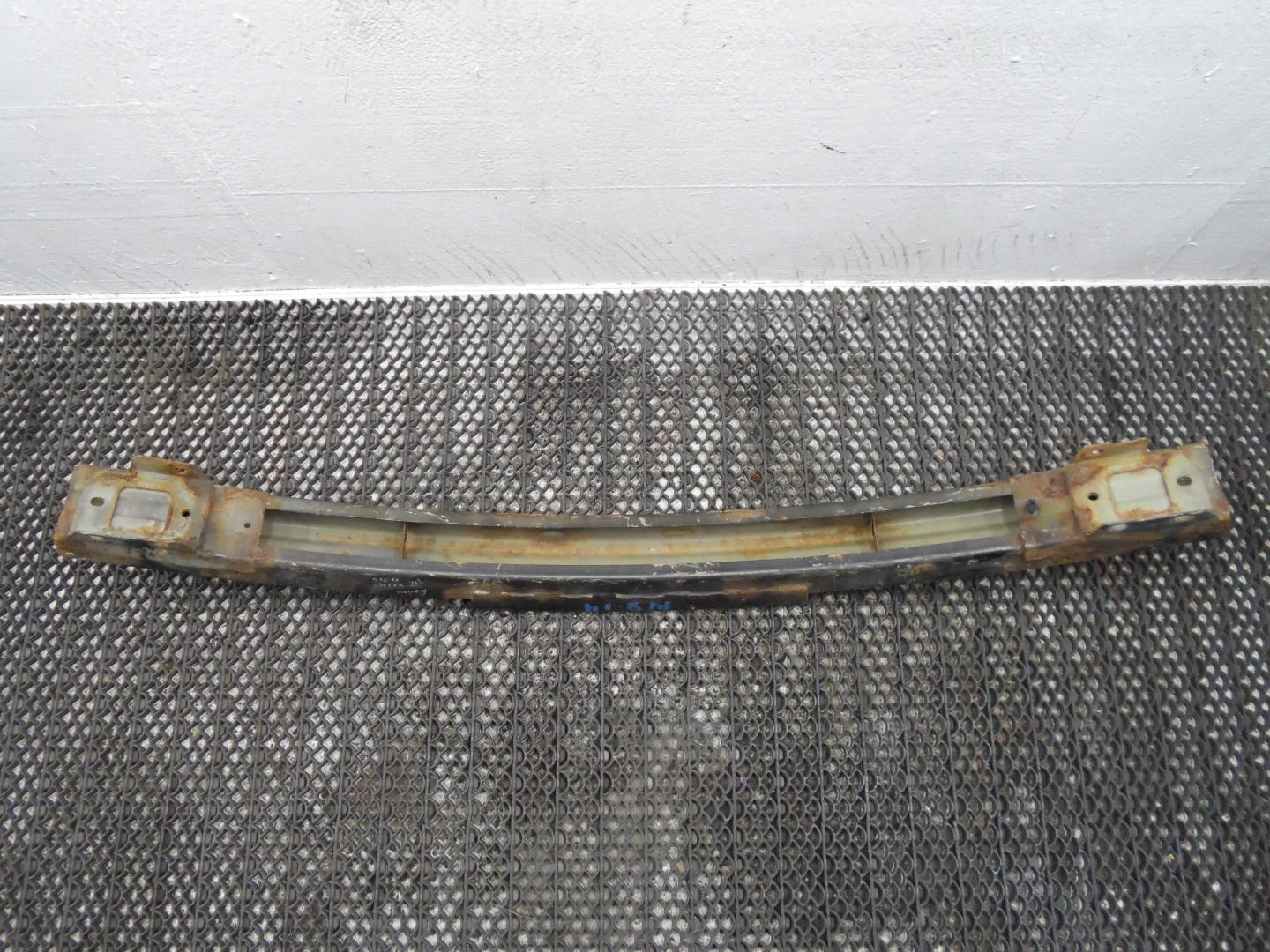 Усилитель переднего бампера