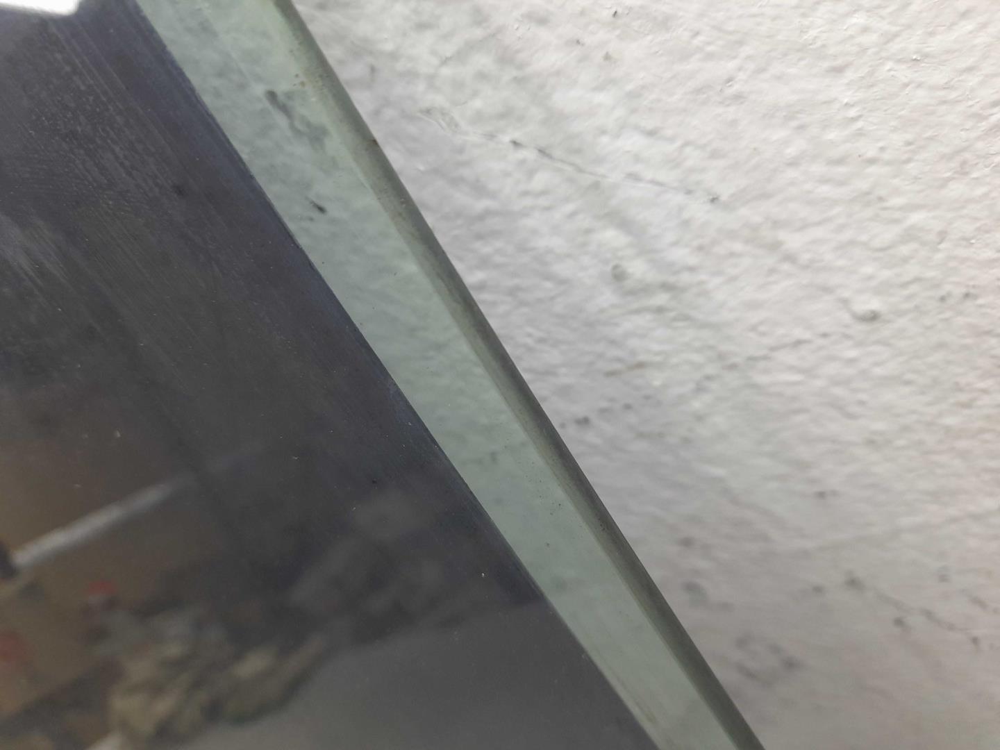 Стекло двери задней правой