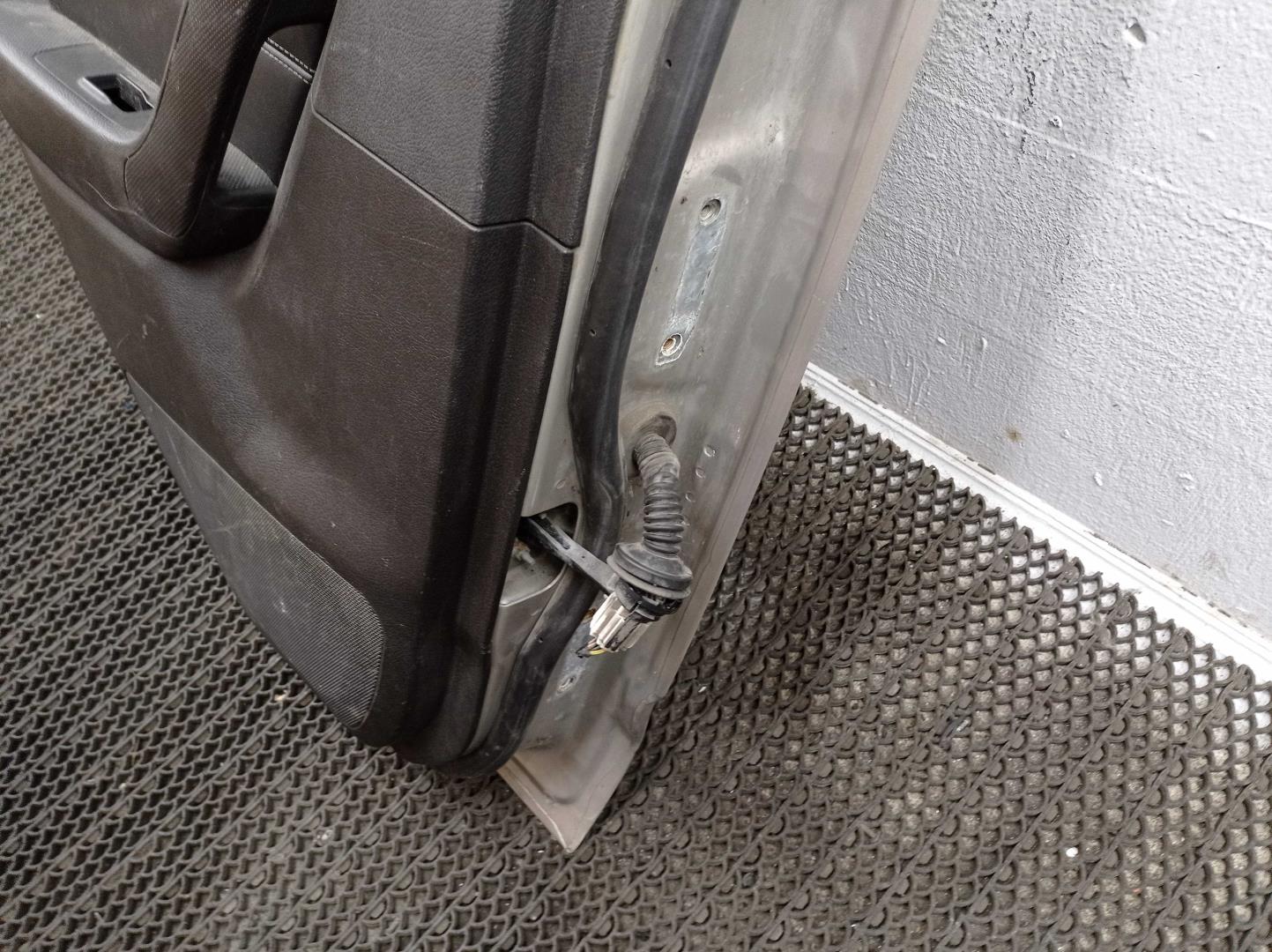 Дверь задняя левая