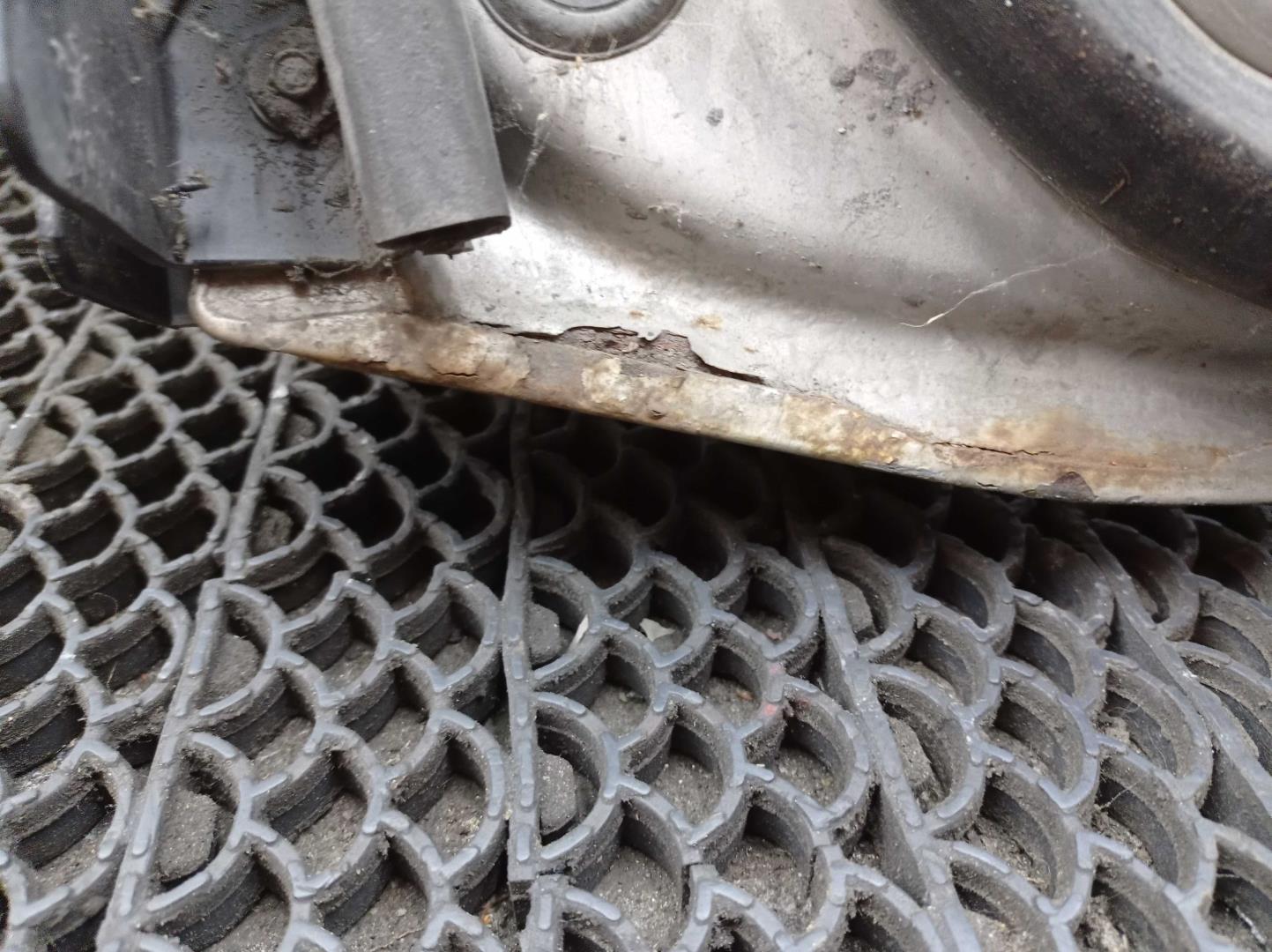 Замок двери задней левой