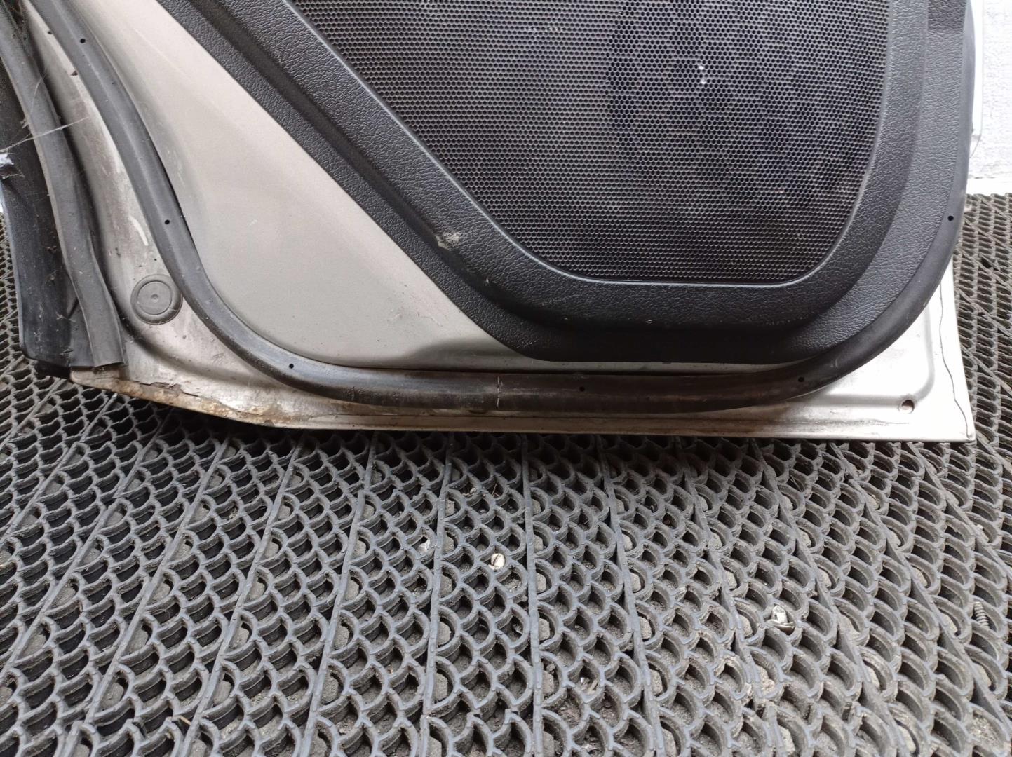 Замок двери задней левой