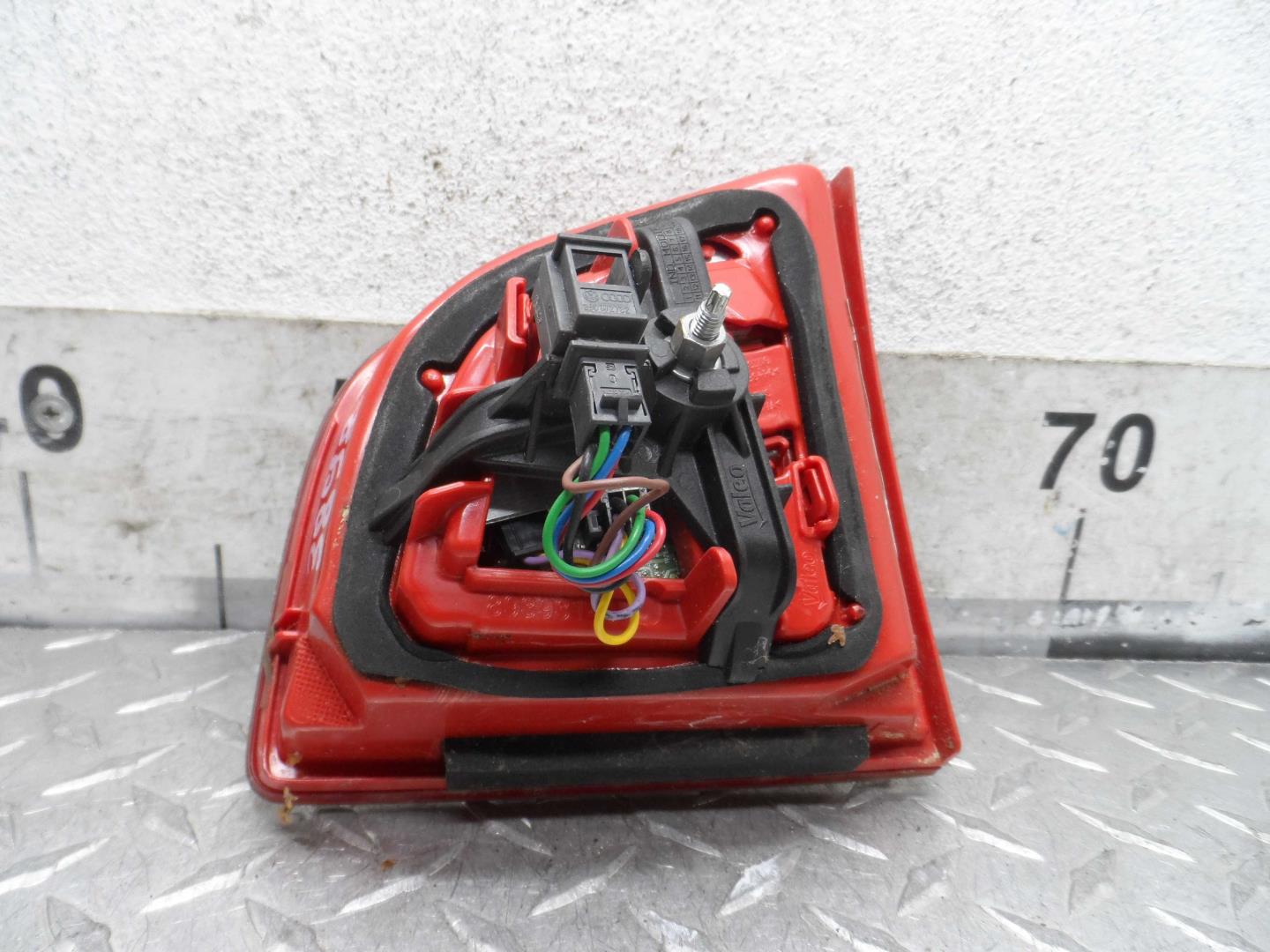 Фонарь задний внутренний левый