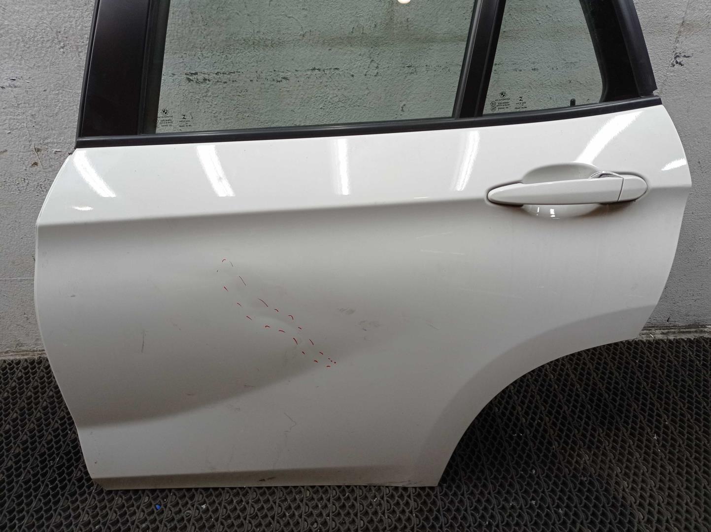 Стекло двери задней левой