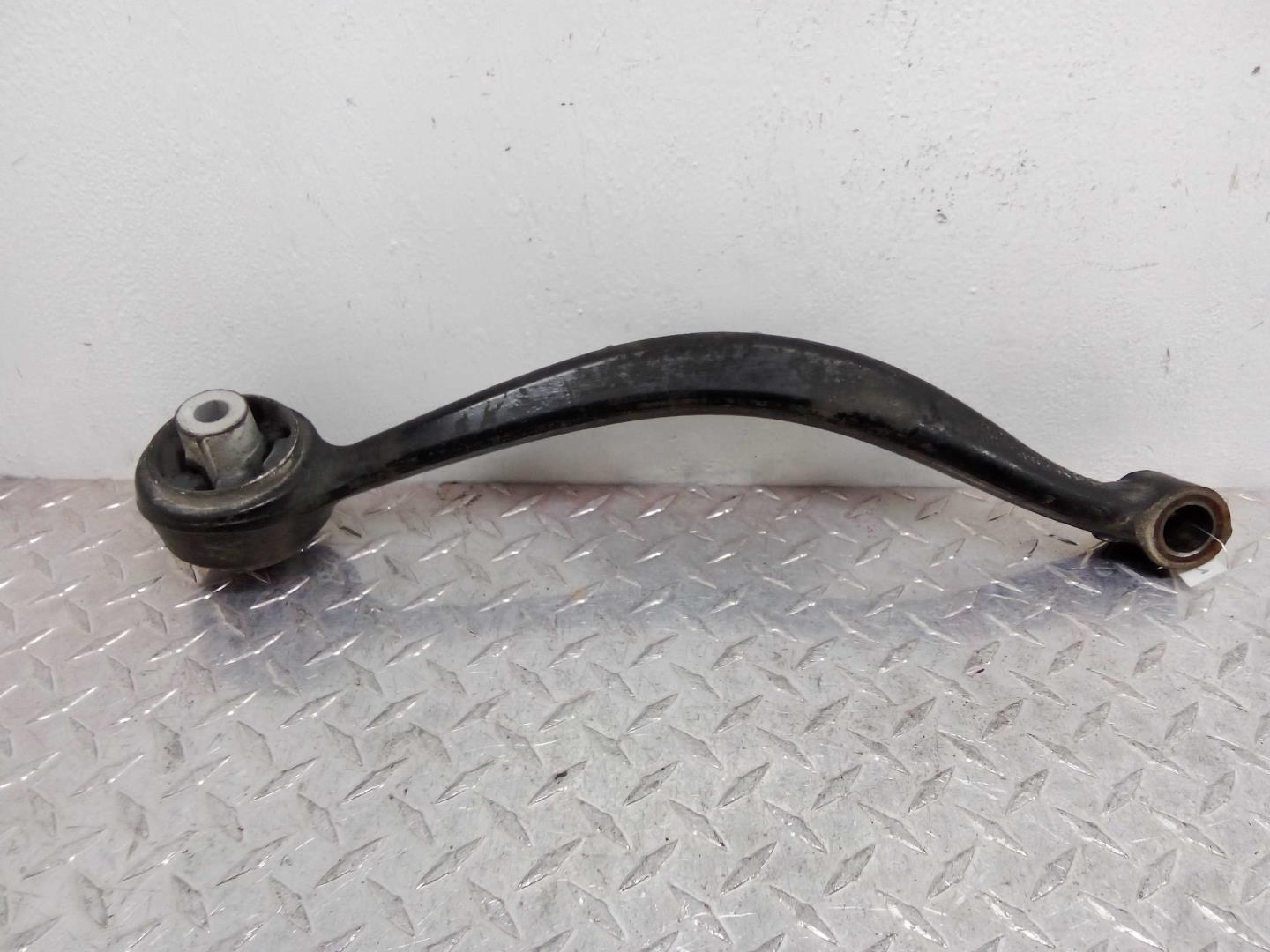 Рычаг передний нижний левый