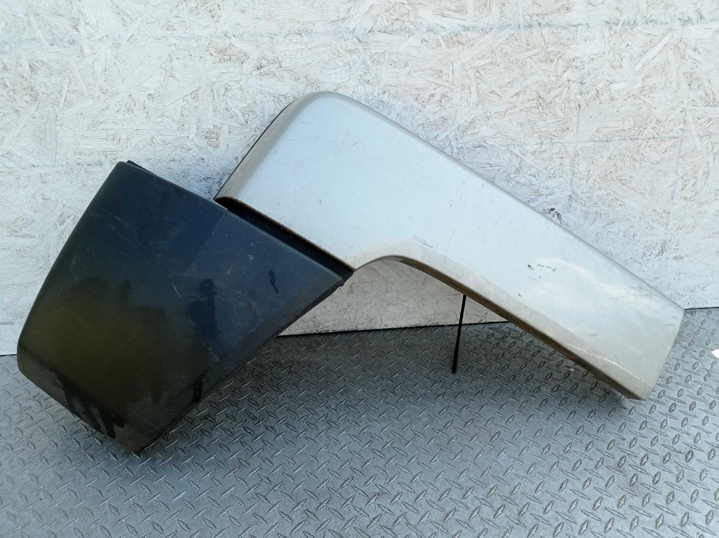 Накладка заднего крыла правого