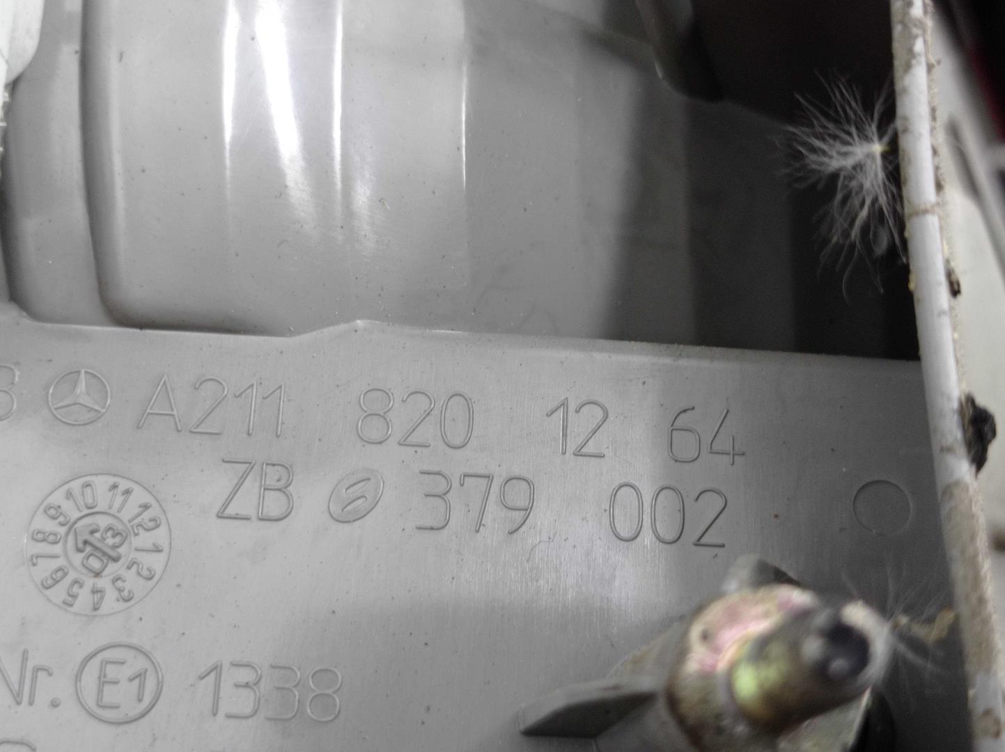 Фонарь задний наружный правый