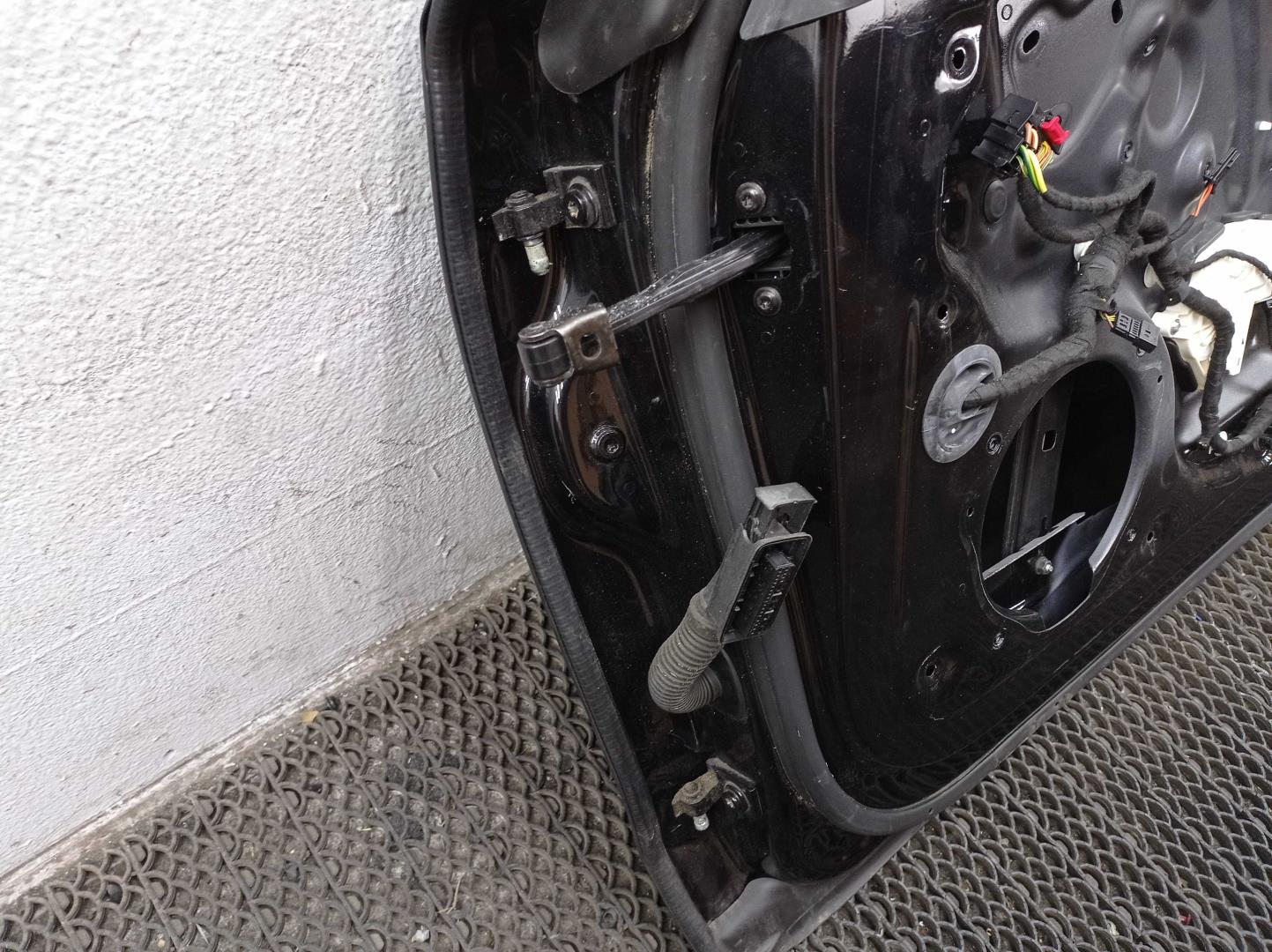 Стеклоподъемник электр. передний правый